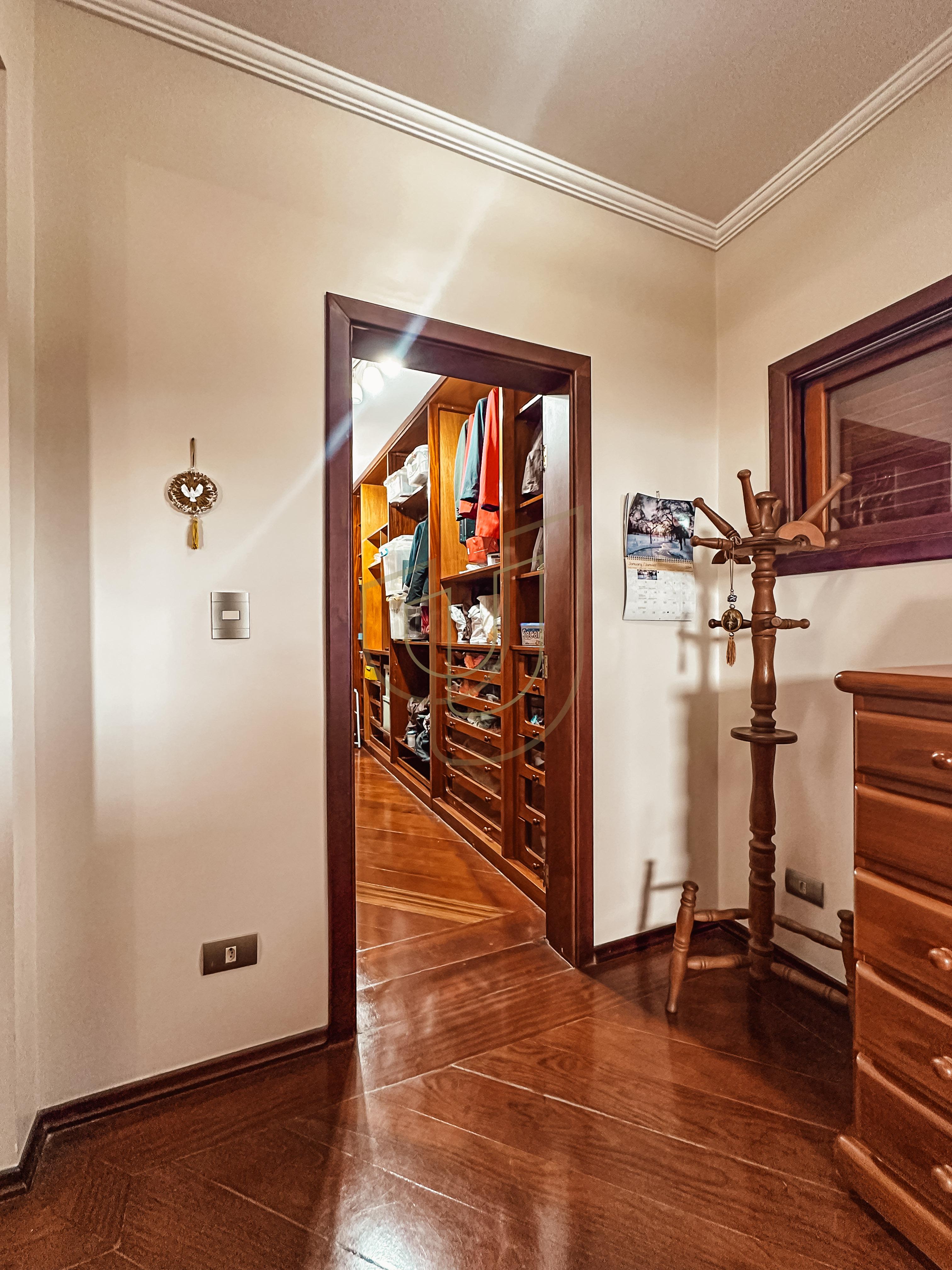 Casa com 4 Su&iacute;tes no Condom&iacute;nio Jardim das Colinas Avenida Major Miguel Naked São José dos Campos - 