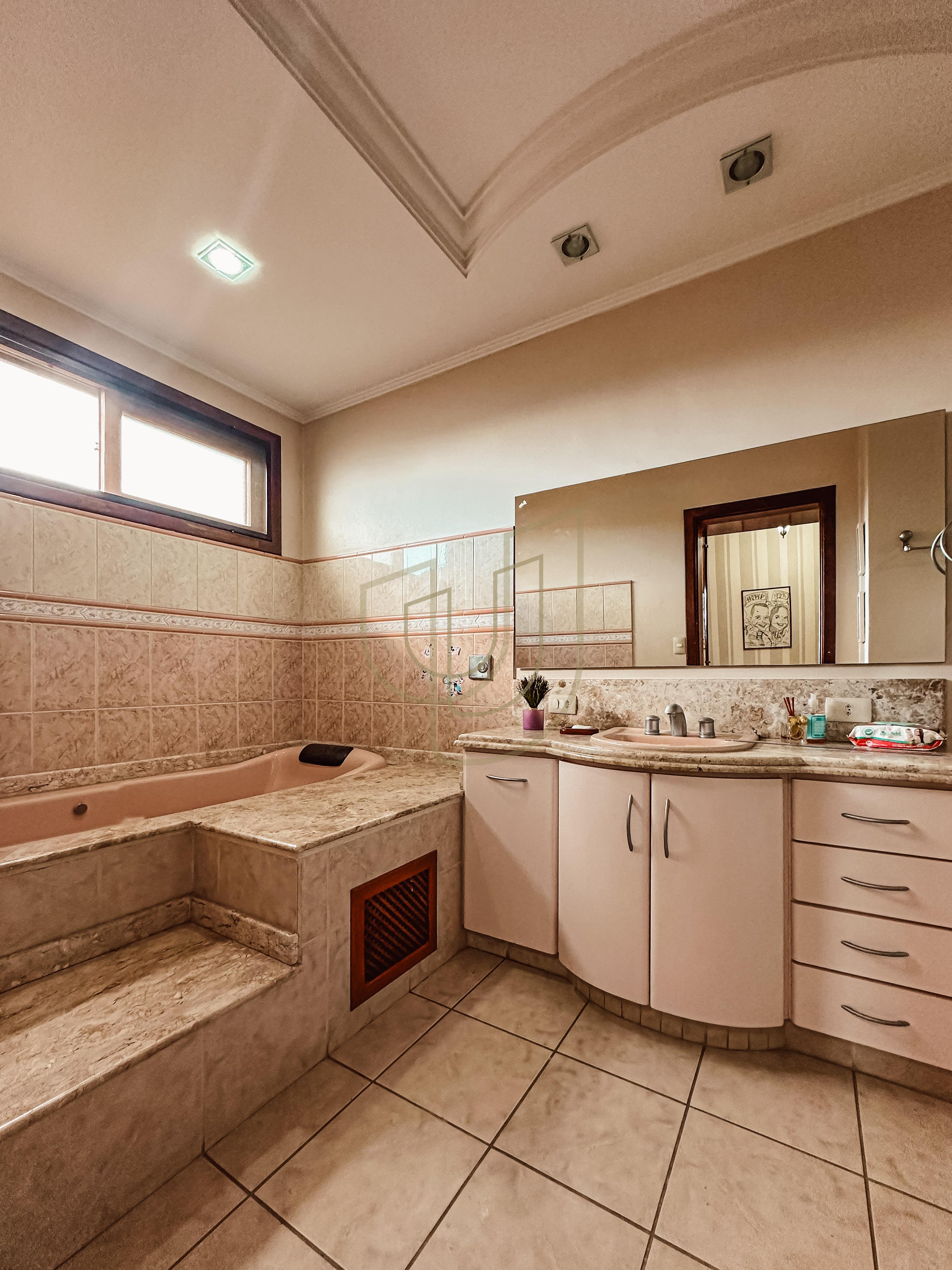 Casa com 4 Su&iacute;tes no Condom&iacute;nio Jardim das Colinas Avenida Major Miguel Naked São José dos Campos - 