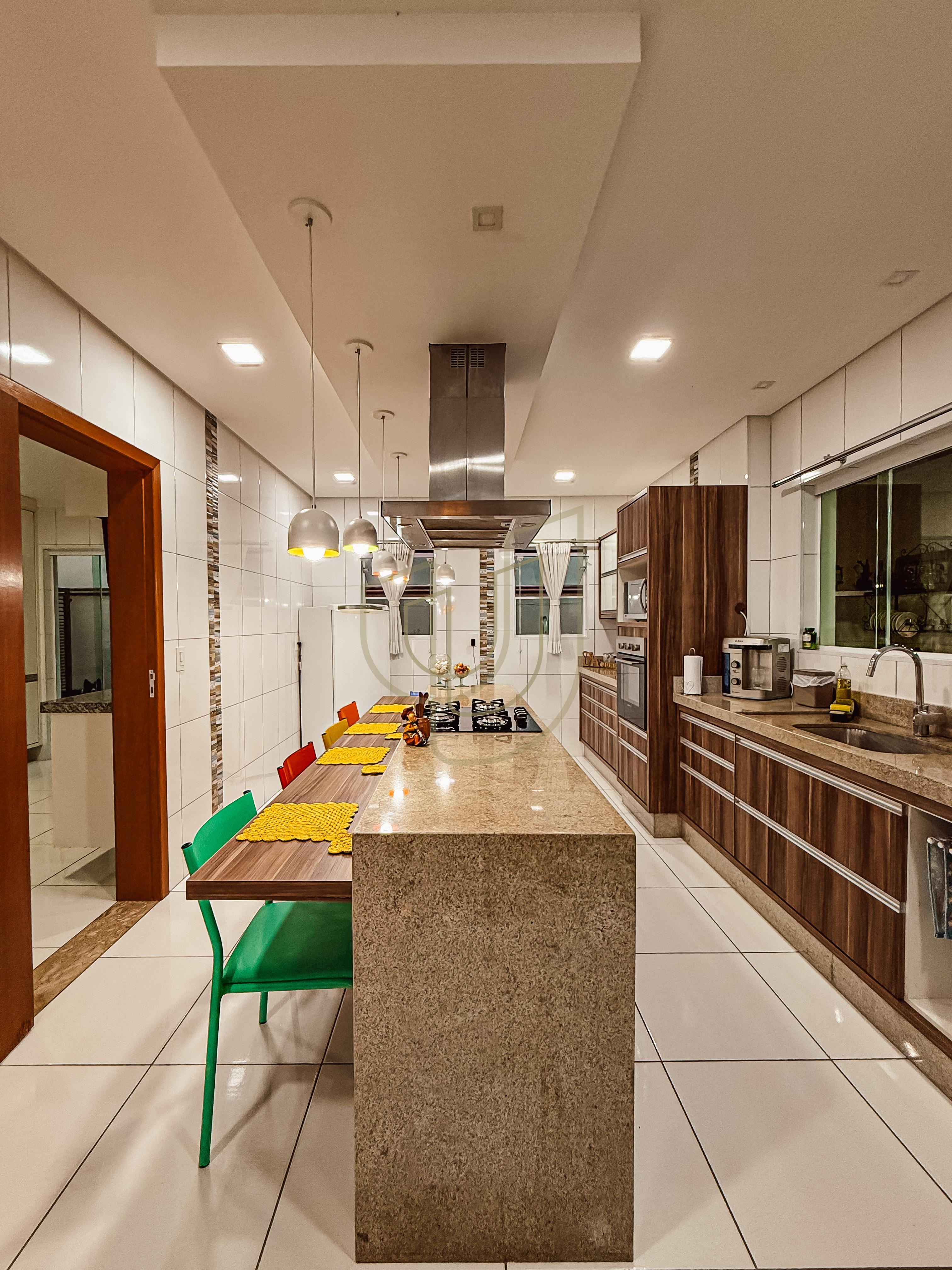 Casa com 4 Su&iacute;tes no Residencial Jaguary Avenida Aquarela do Brasil São José dos Campos - 