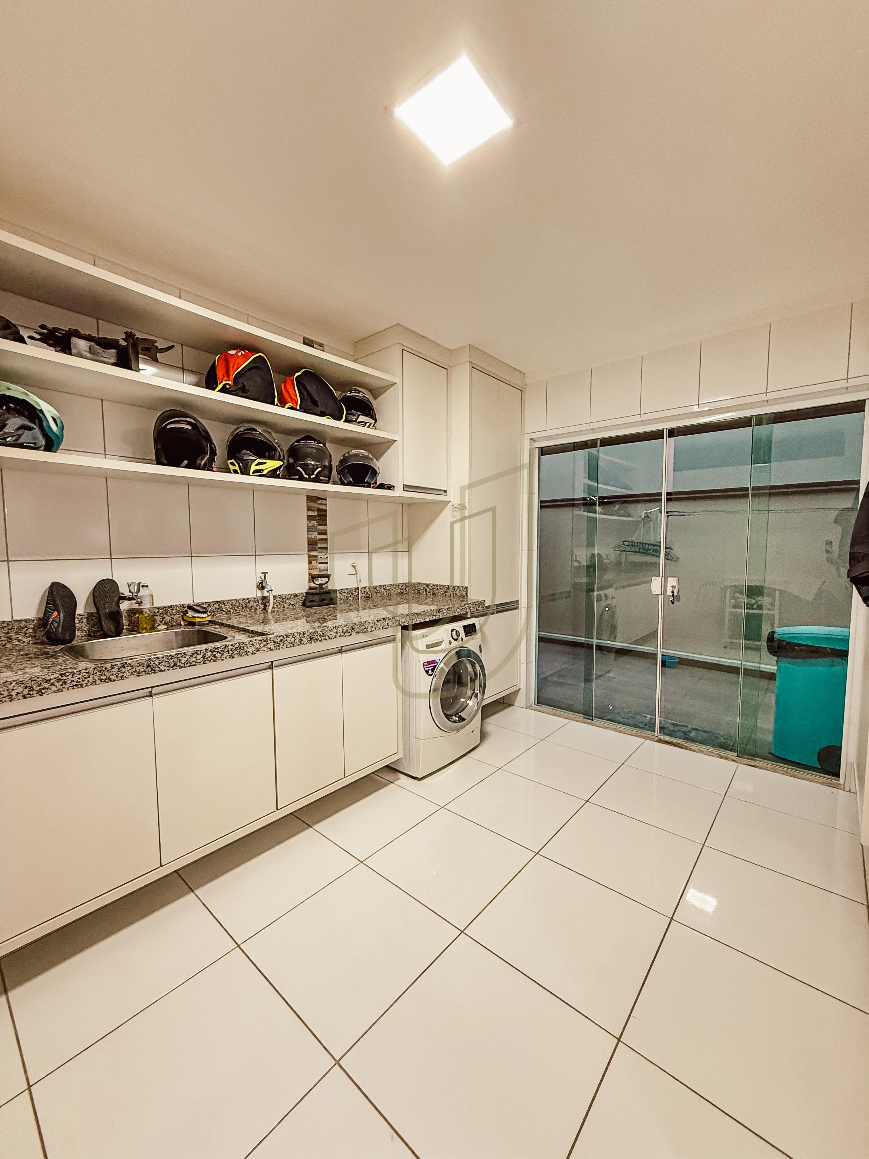 Casa com 4 Su&iacute;tes no Residencial Jaguary Avenida Aquarela do Brasil São José dos Campos - 