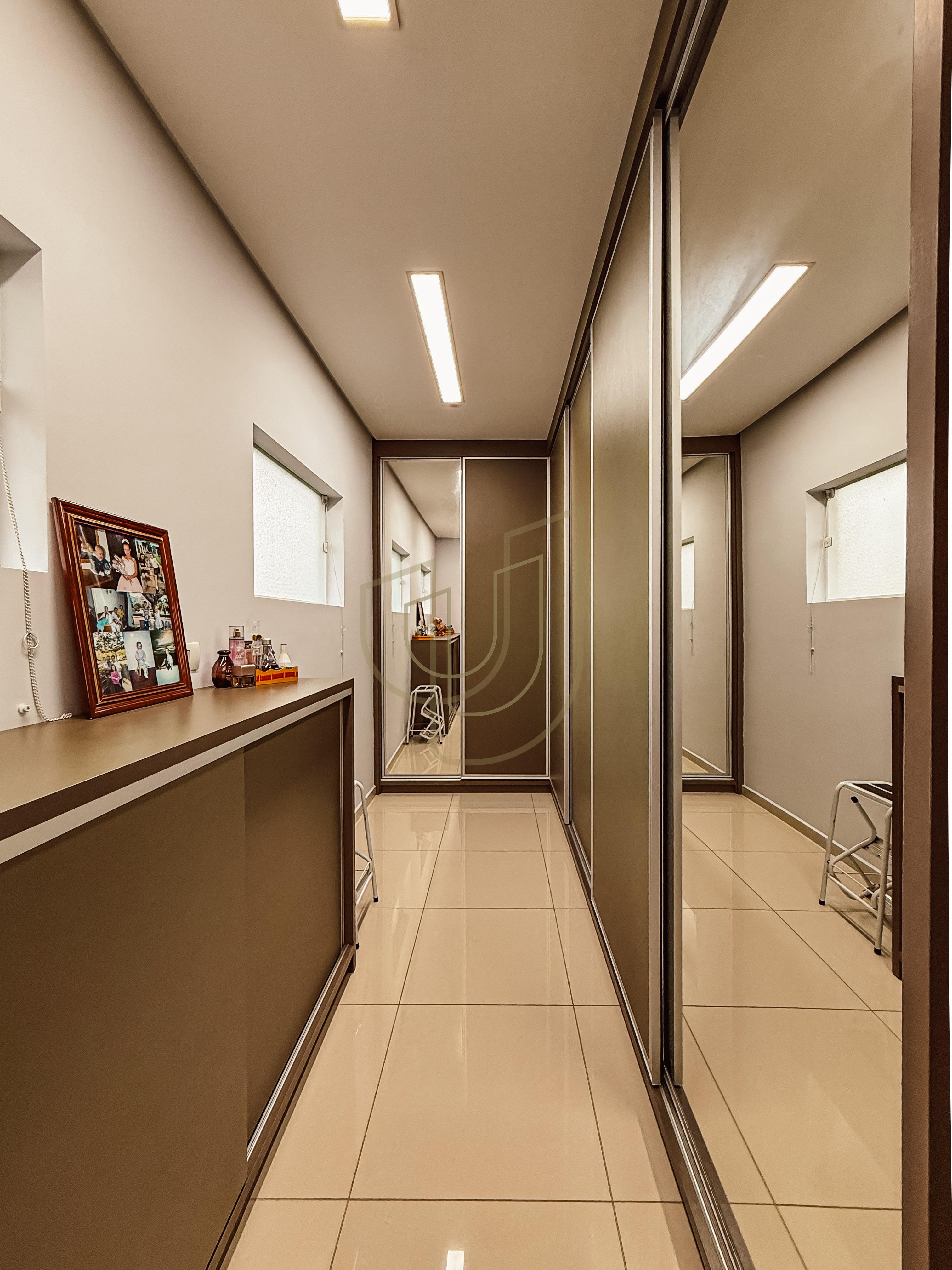 Casa com 4 Su&iacute;tes no Residencial Jaguary Avenida Aquarela do Brasil São José dos Campos - 