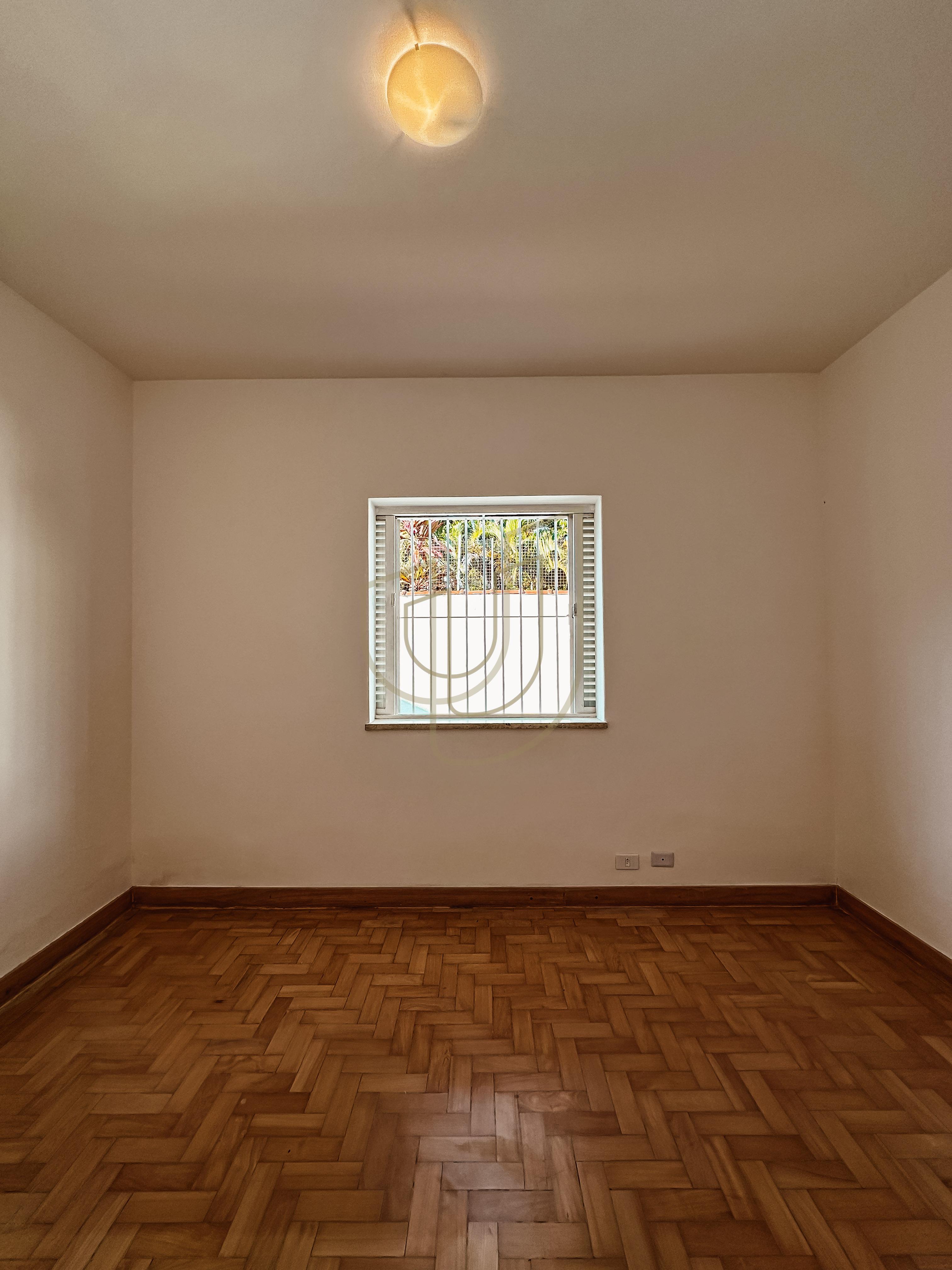 Casa T&eacute;rrea de 465 m&sup2; no Jardim Esplanada Rua Barão de Mauá São José dos Campos - 