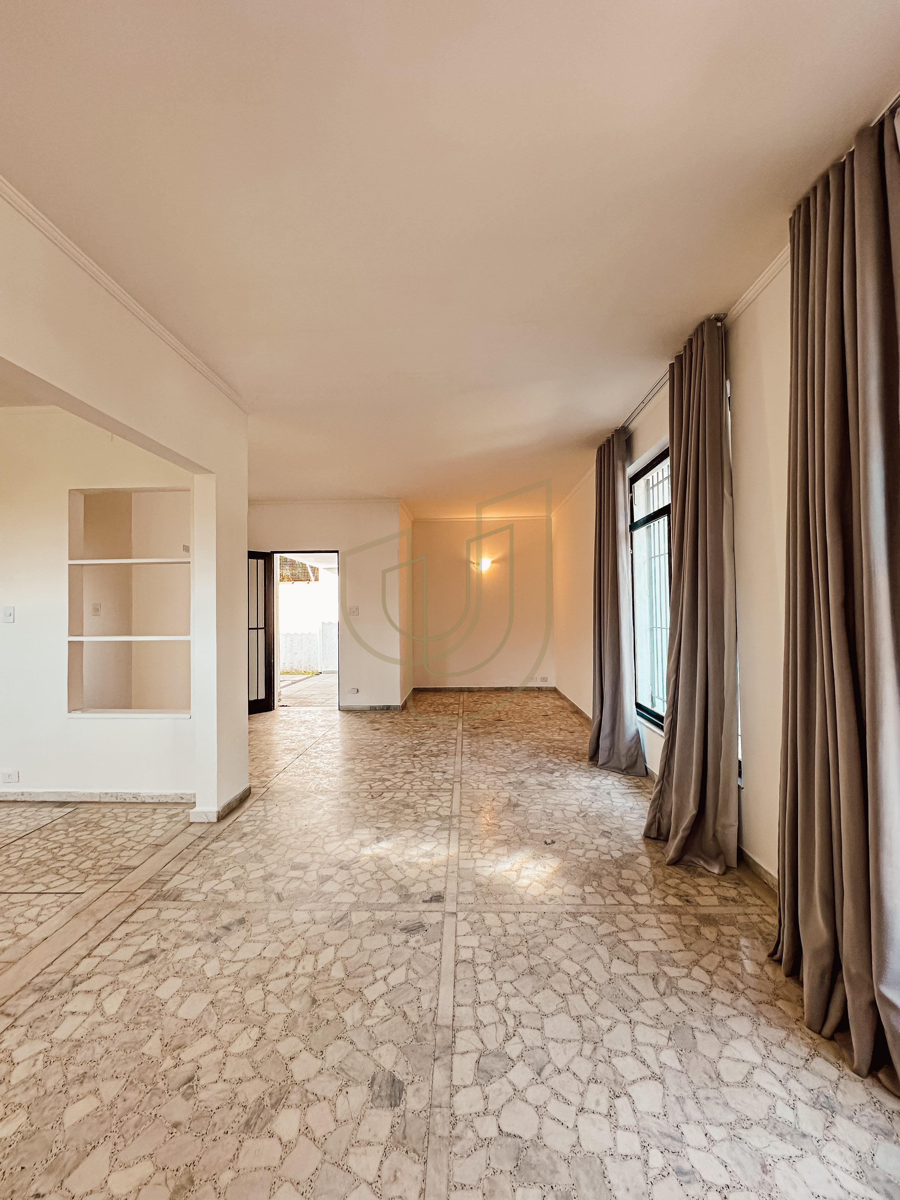 Casa T&eacute;rrea de 465 m&sup2; no Jardim Esplanada Rua Barão de Mauá São José dos Campos - 