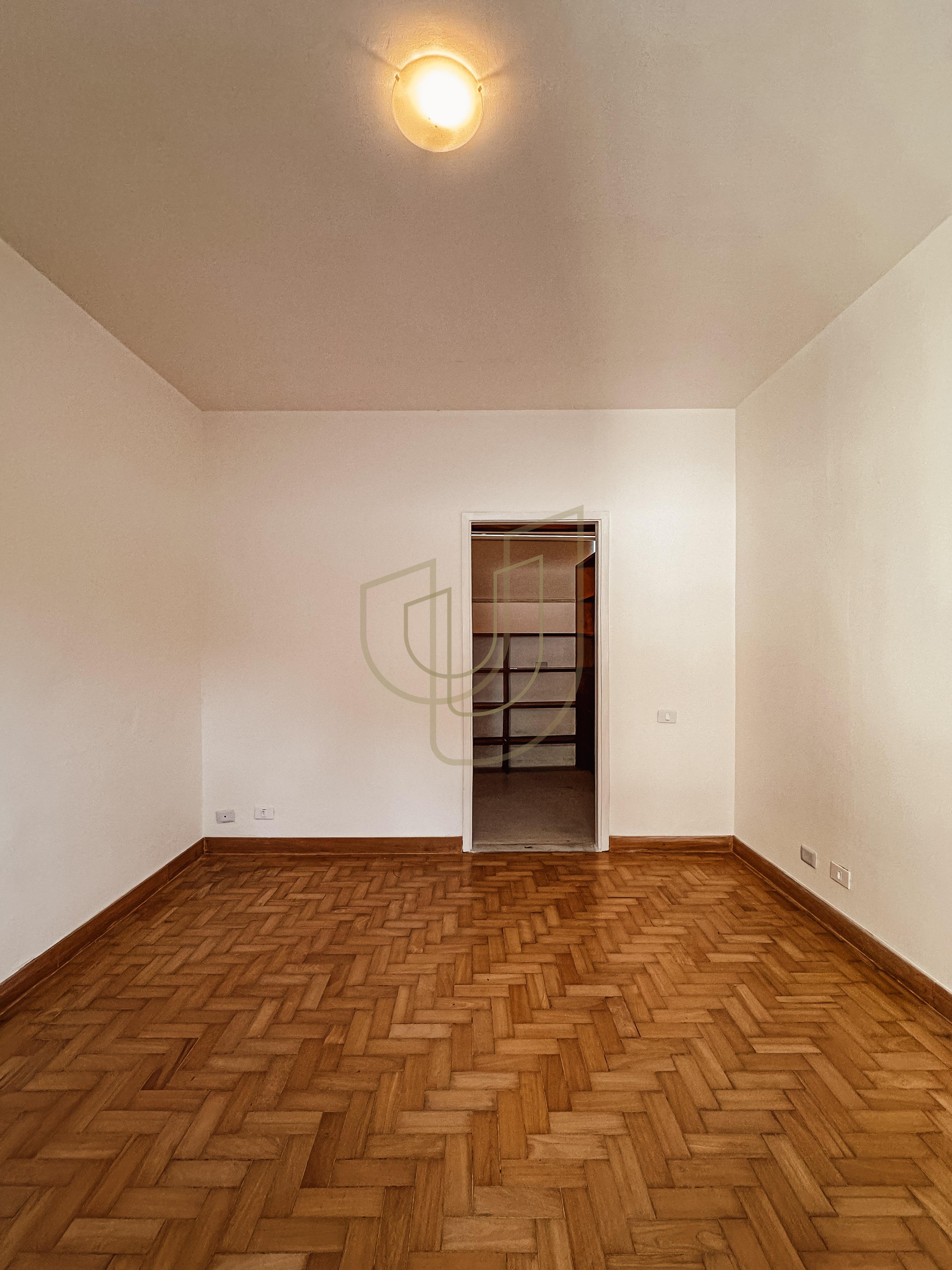 Casa T&eacute;rrea de 465 m&sup2; no Jardim Esplanada Rua Barão de Mauá São José dos Campos - 