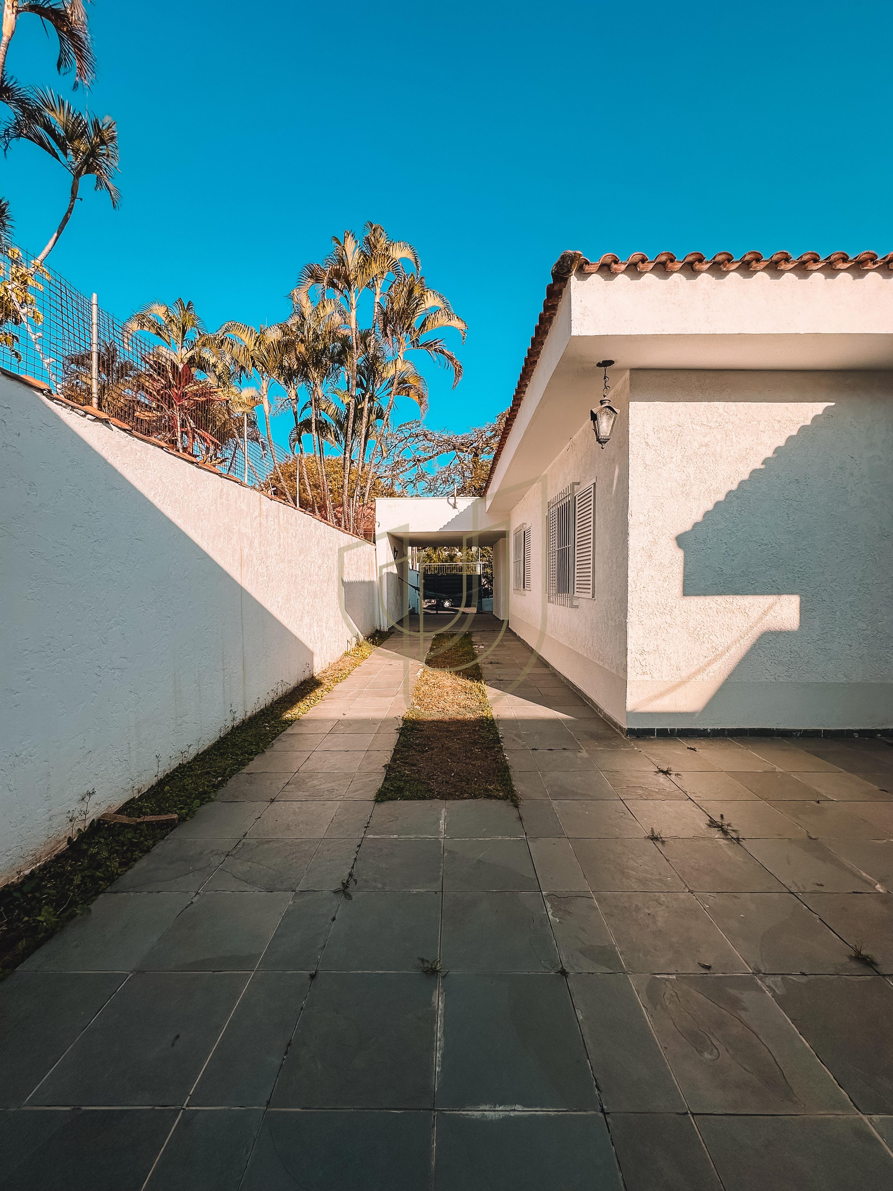 Casa T&eacute;rrea de 465 m&sup2; no Jardim Esplanada Rua Barão de Mauá São José dos Campos - 