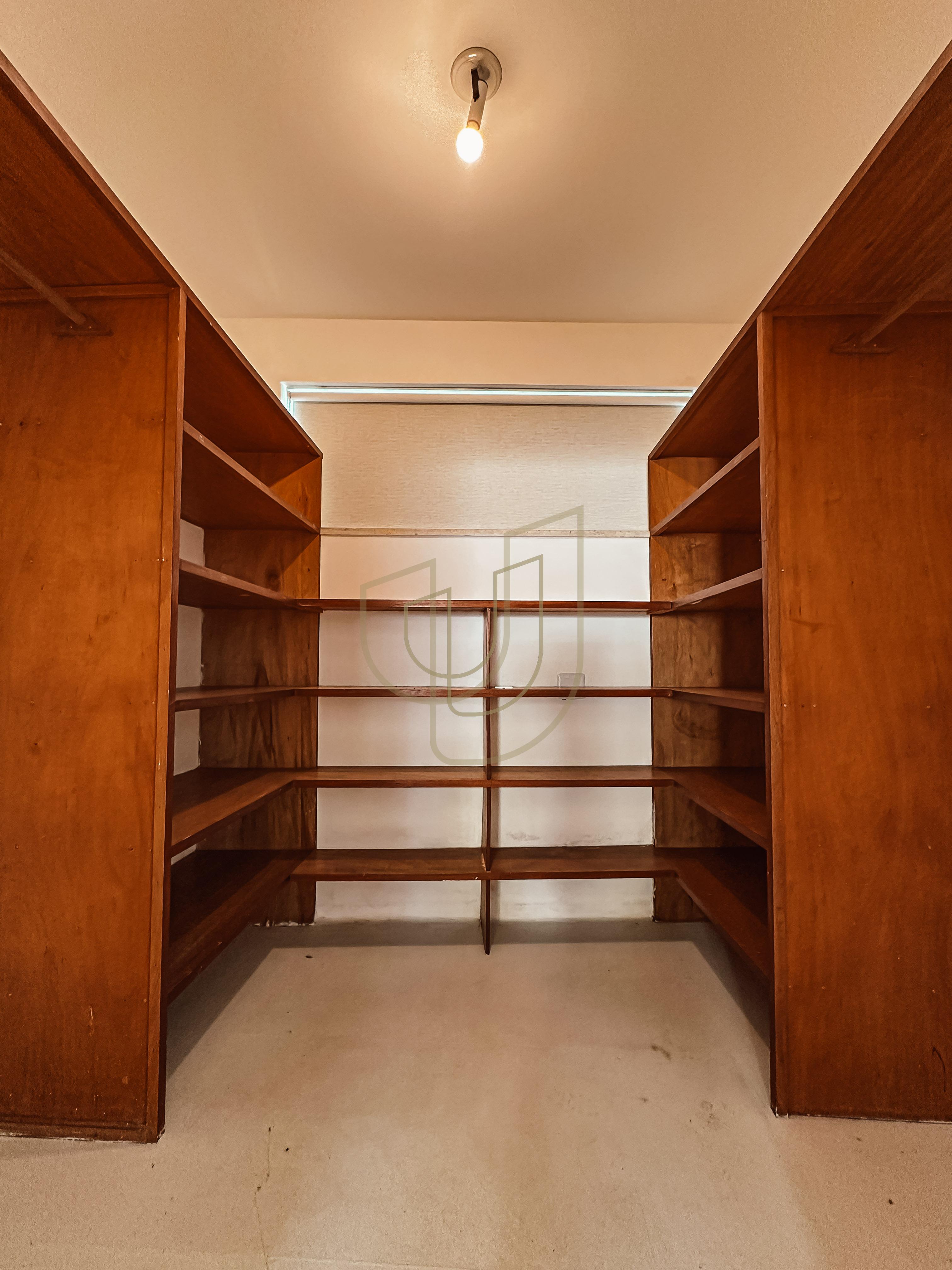 Casa T&eacute;rrea de 465 m&sup2; no Jardim Esplanada Rua Barão de Mauá São José dos Campos - 