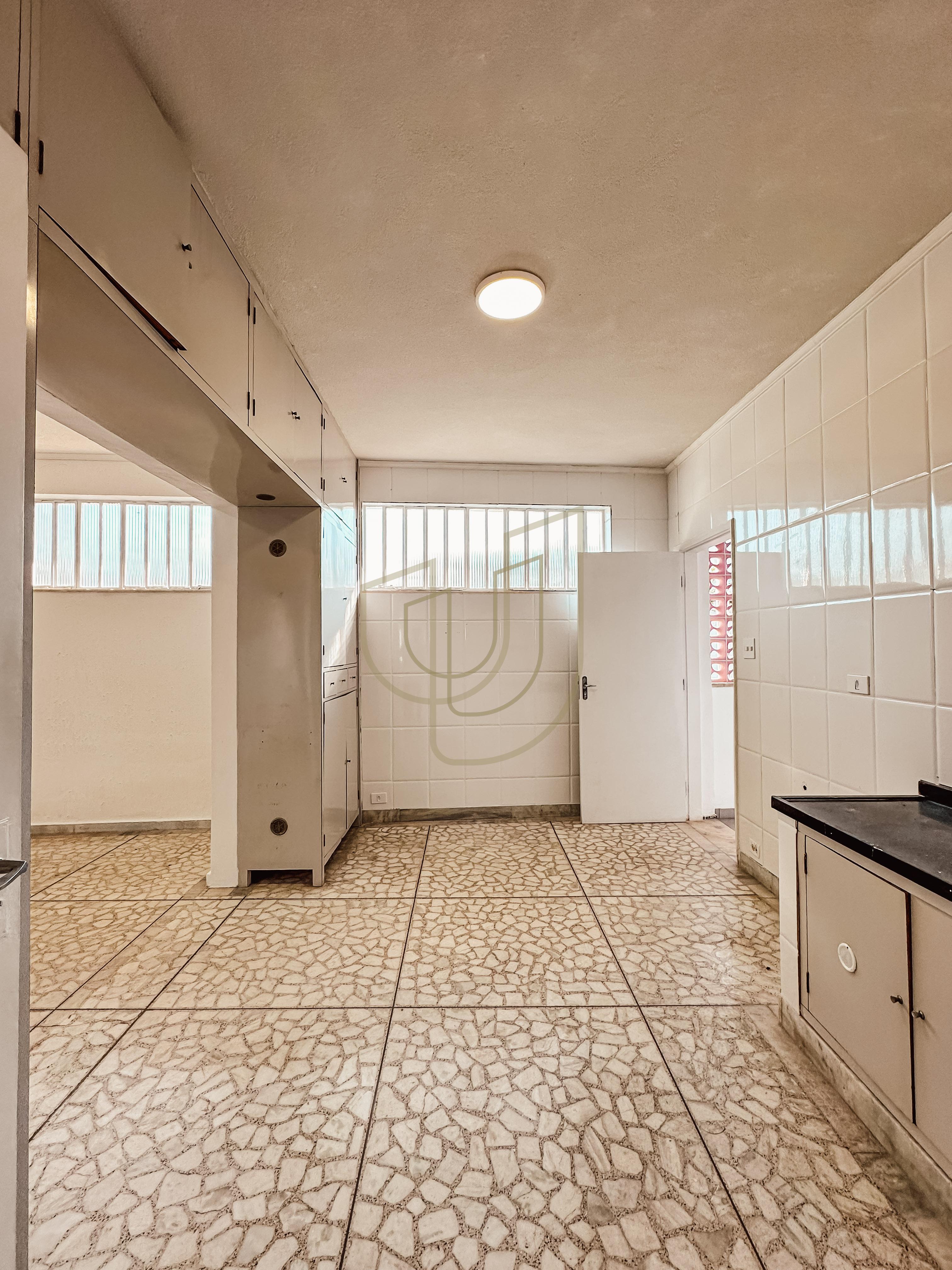 Casa T&eacute;rrea de 465 m&sup2; no Jardim Esplanada Rua Barão de Mauá São José dos Campos - 