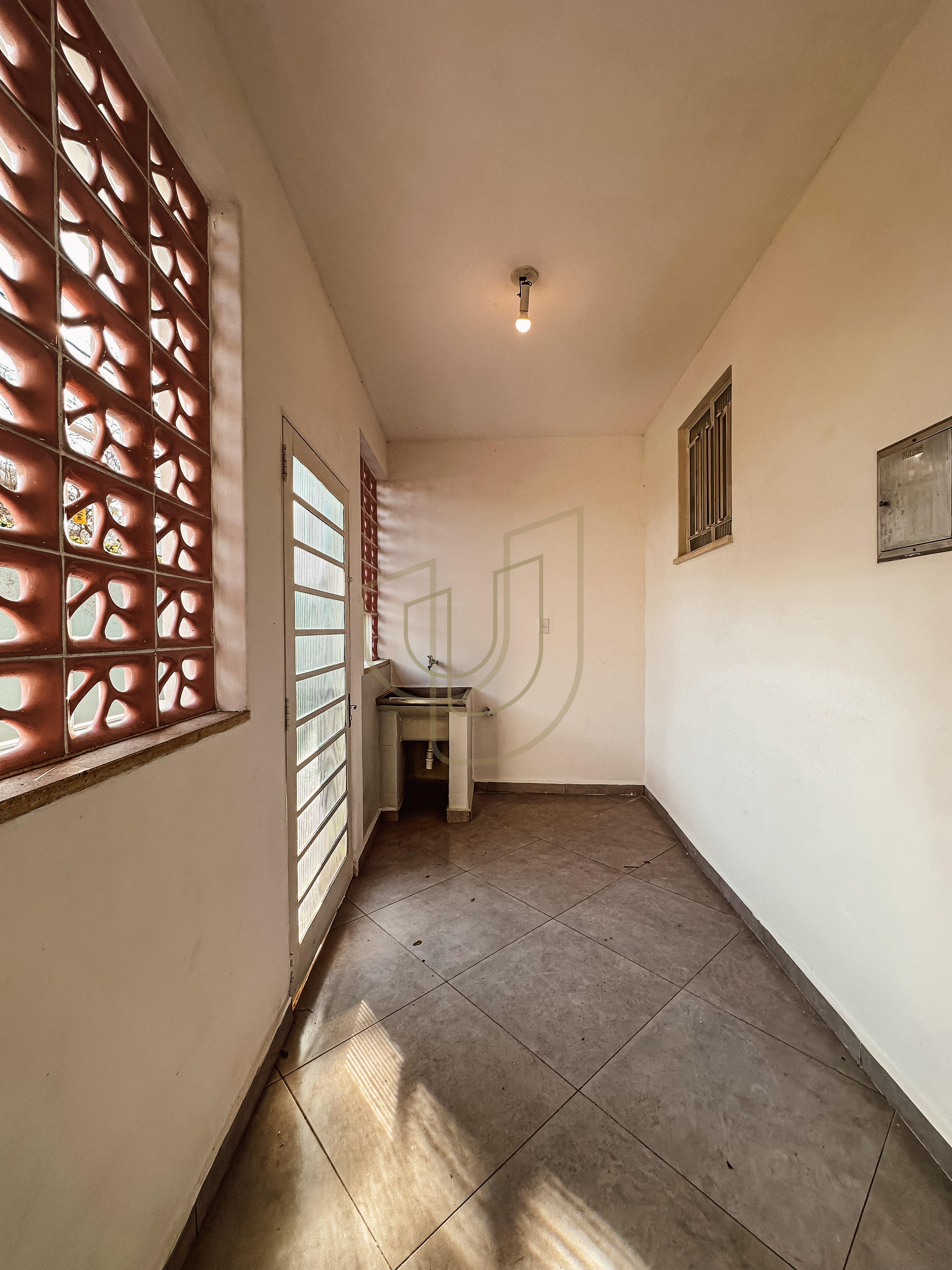 Casa T&eacute;rrea de 465 m&sup2; no Jardim Esplanada Rua Barão de Mauá São José dos Campos - 