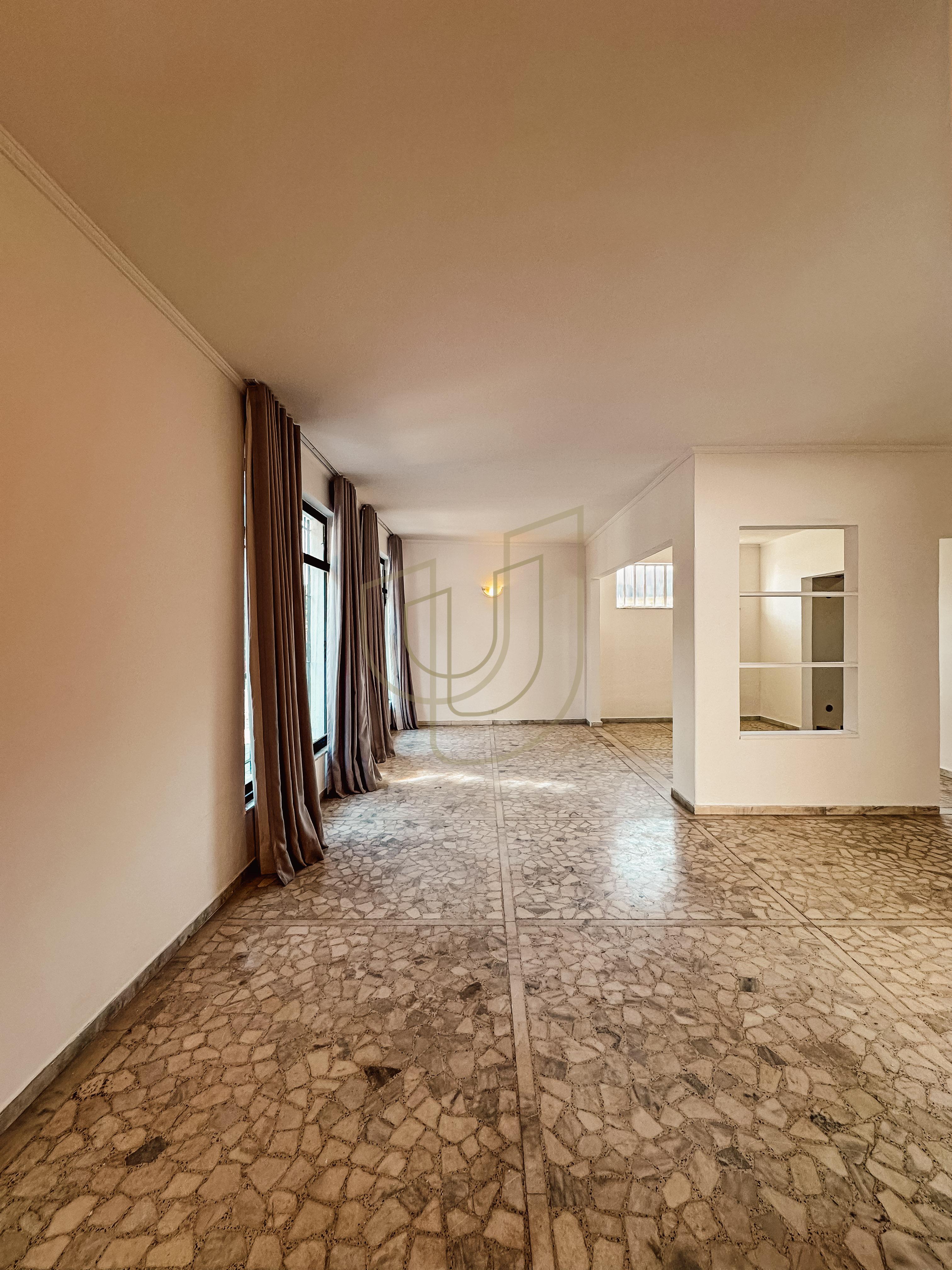 Casa T&eacute;rrea de 465 m&sup2; no Jardim Esplanada Rua Barão de Mauá São José dos Campos - 