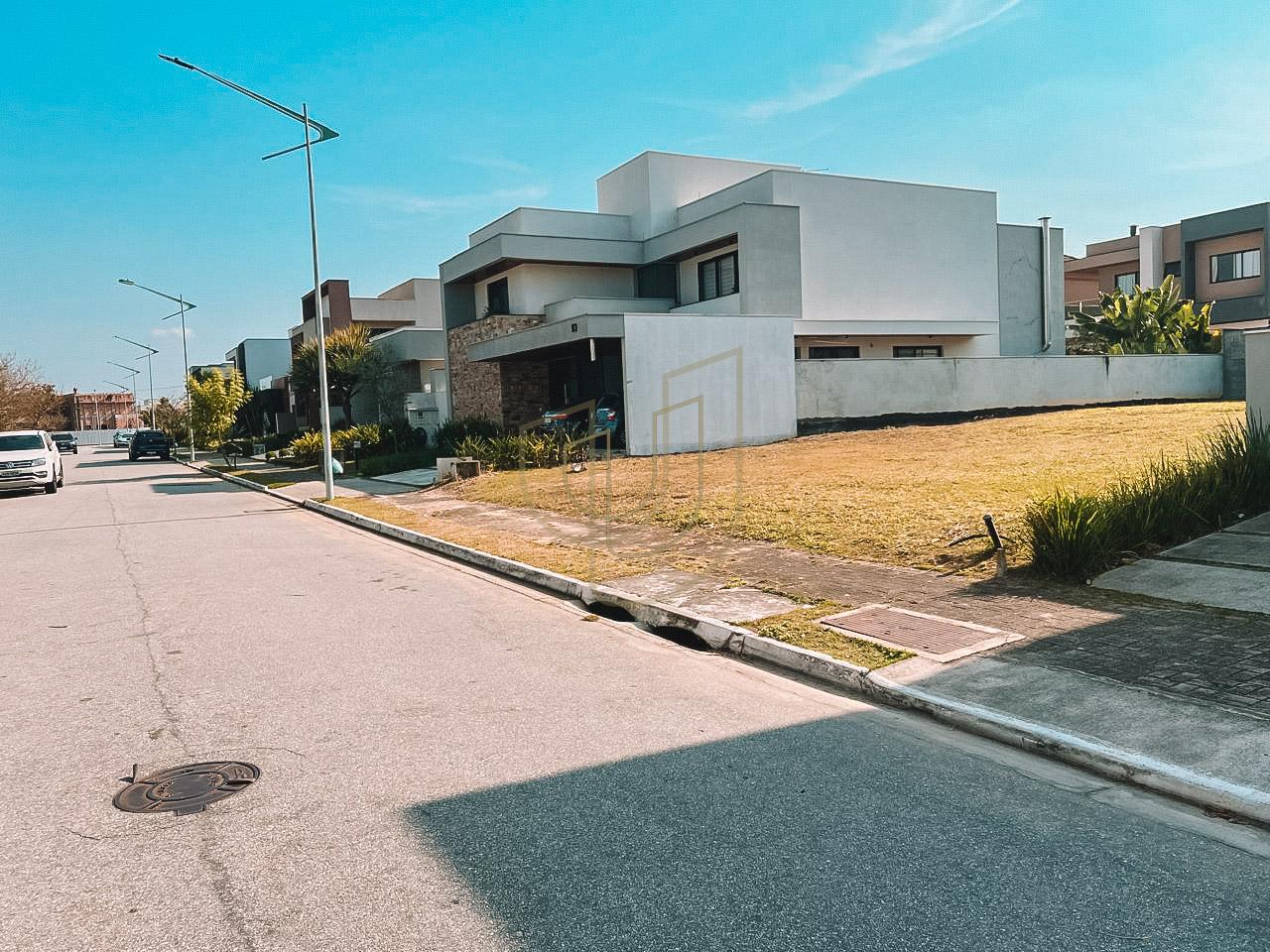 Terreno de 450 m&sup2; no Jardim do Golfe III Avenida Loth Bagunha Maldos São José dos Campos - 