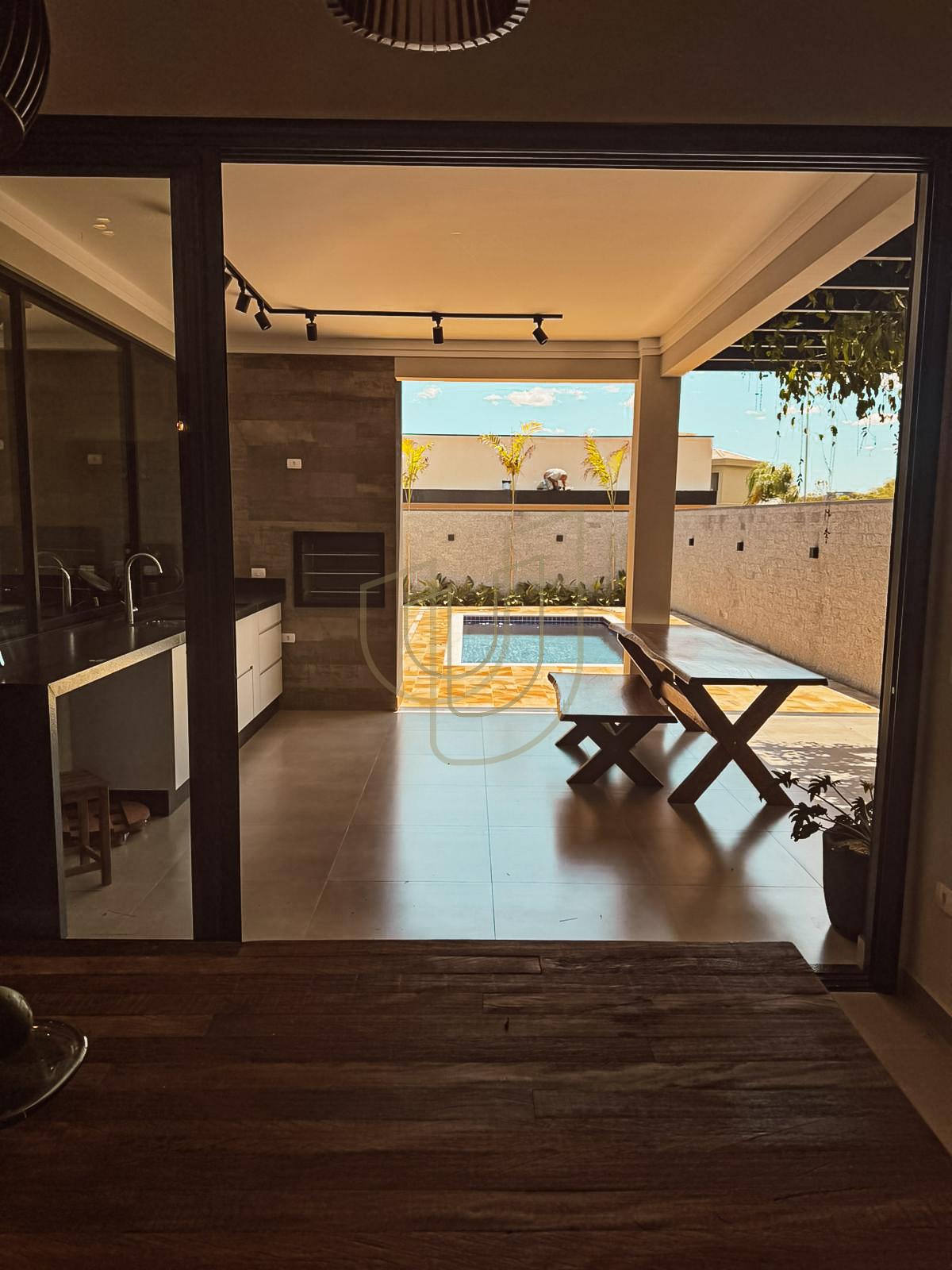 Casa T&eacute;rrea com 4 Su&iacute;tes no Condom&iacute;nio Mont Blanc Rua Doutor Gaspare Jesus de Martini São José dos Campos - 