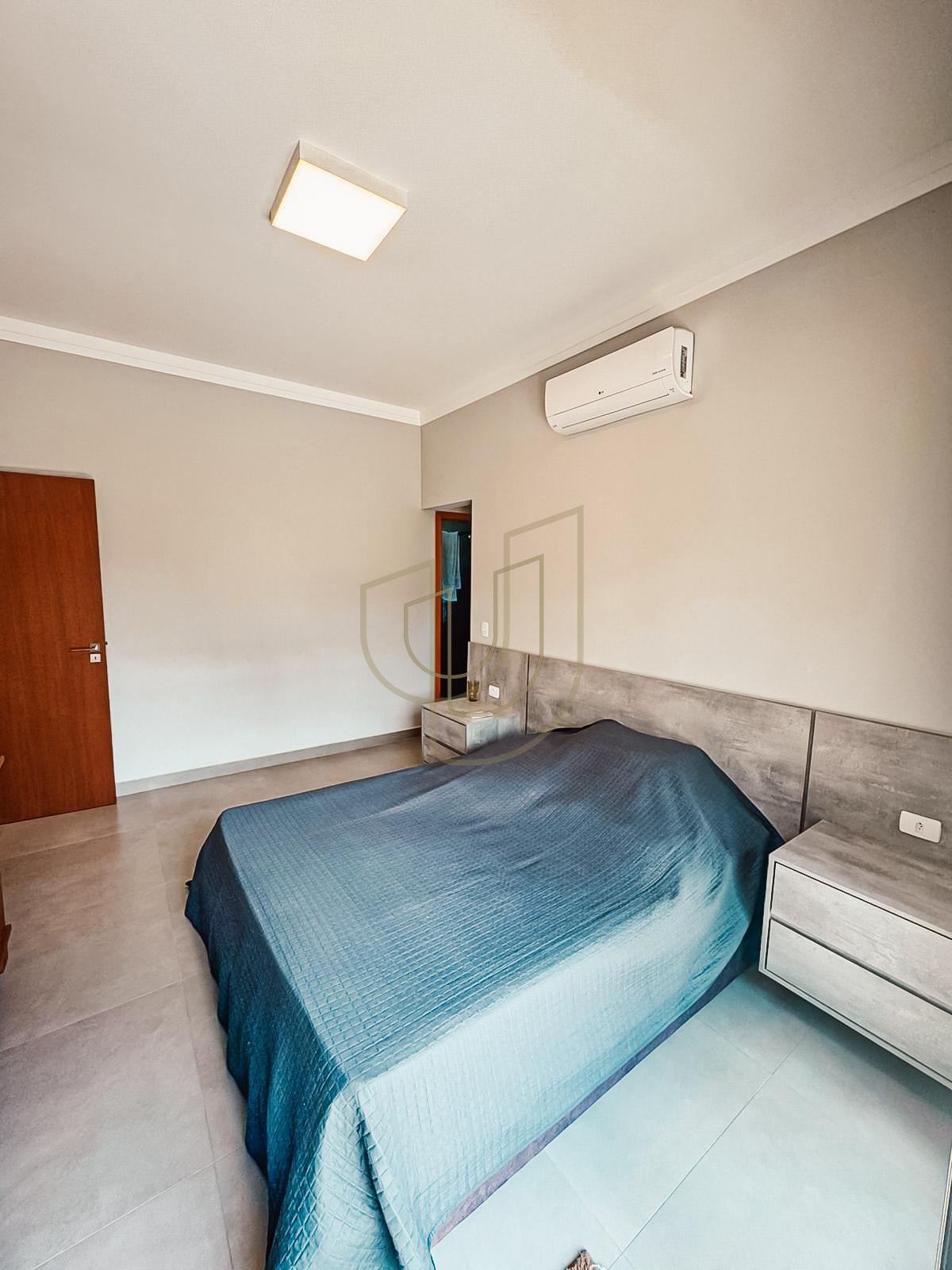 Casa T&eacute;rrea com 4 Su&iacute;tes no Condom&iacute;nio Mont Blanc Rua Doutor Gaspare Jesus de Martini São José dos Campos - 