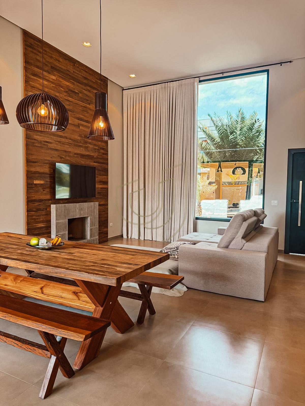 Casa T&eacute;rrea com 4 Su&iacute;tes no Condom&iacute;nio Mont Blanc Rua Doutor Gaspare Jesus de Martini São José dos Campos - 