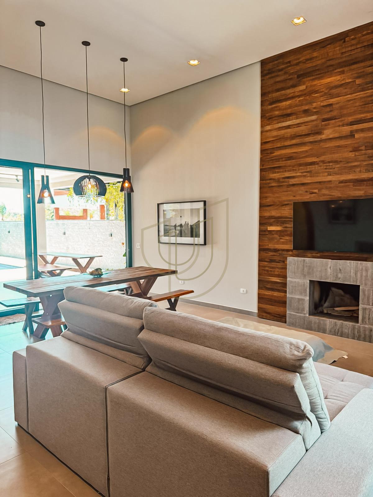 Casa T&eacute;rrea com 4 Su&iacute;tes no Condom&iacute;nio Mont Blanc Rua Doutor Gaspare Jesus de Martini São José dos Campos - 