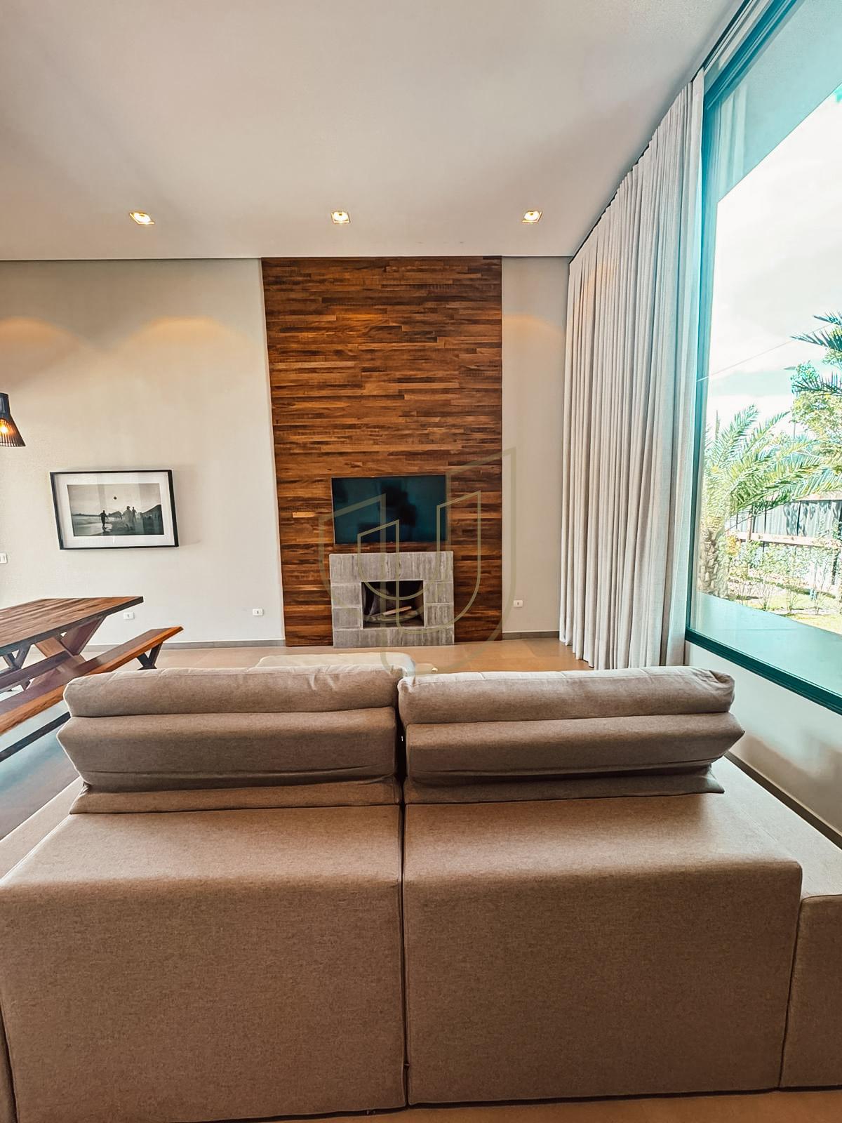 Casa T&eacute;rrea com 4 Su&iacute;tes no Condom&iacute;nio Mont Blanc Rua Doutor Gaspare Jesus de Martini São José dos Campos - 