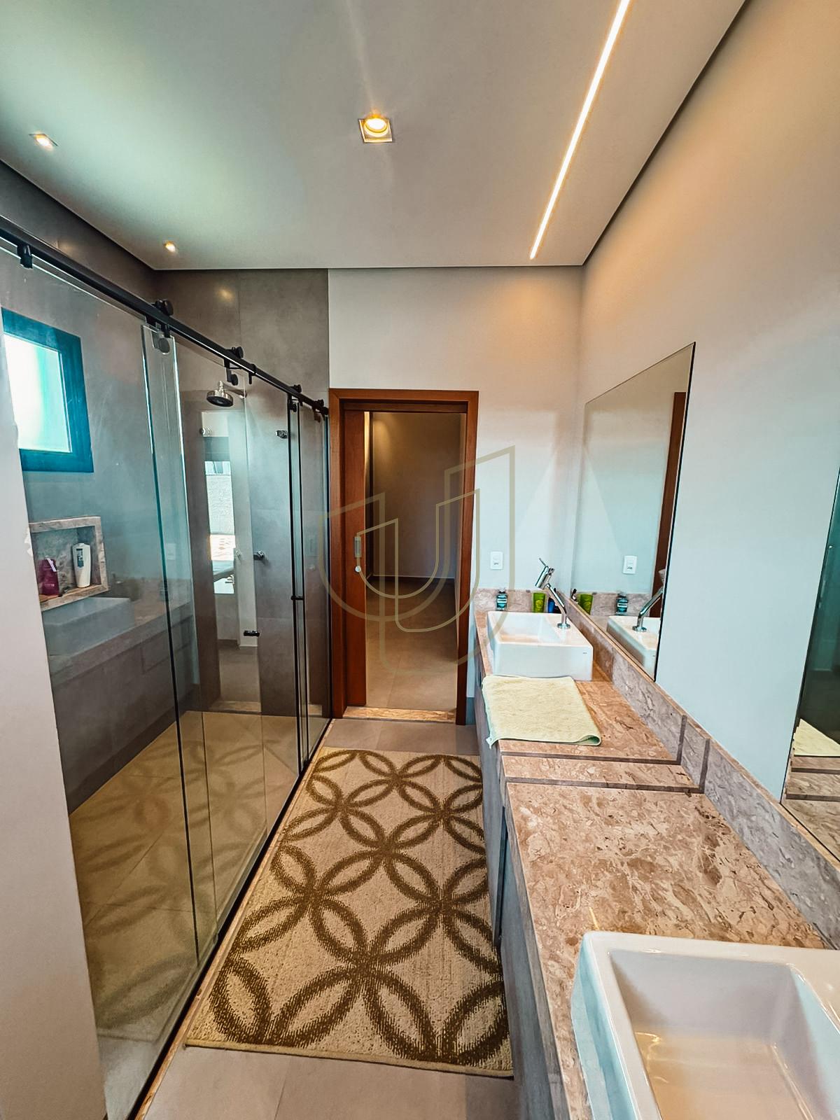 Casa T&eacute;rrea com 4 Su&iacute;tes no Condom&iacute;nio Mont Blanc Rua Doutor Gaspare Jesus de Martini São José dos Campos - 