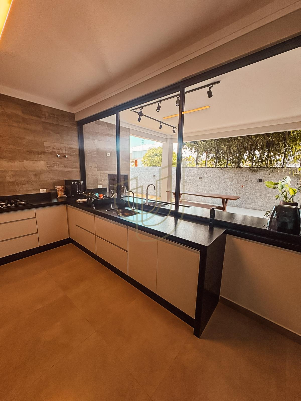 Casa T&eacute;rrea com 4 Su&iacute;tes no Condom&iacute;nio Mont Blanc Rua Doutor Gaspare Jesus de Martini São José dos Campos - 