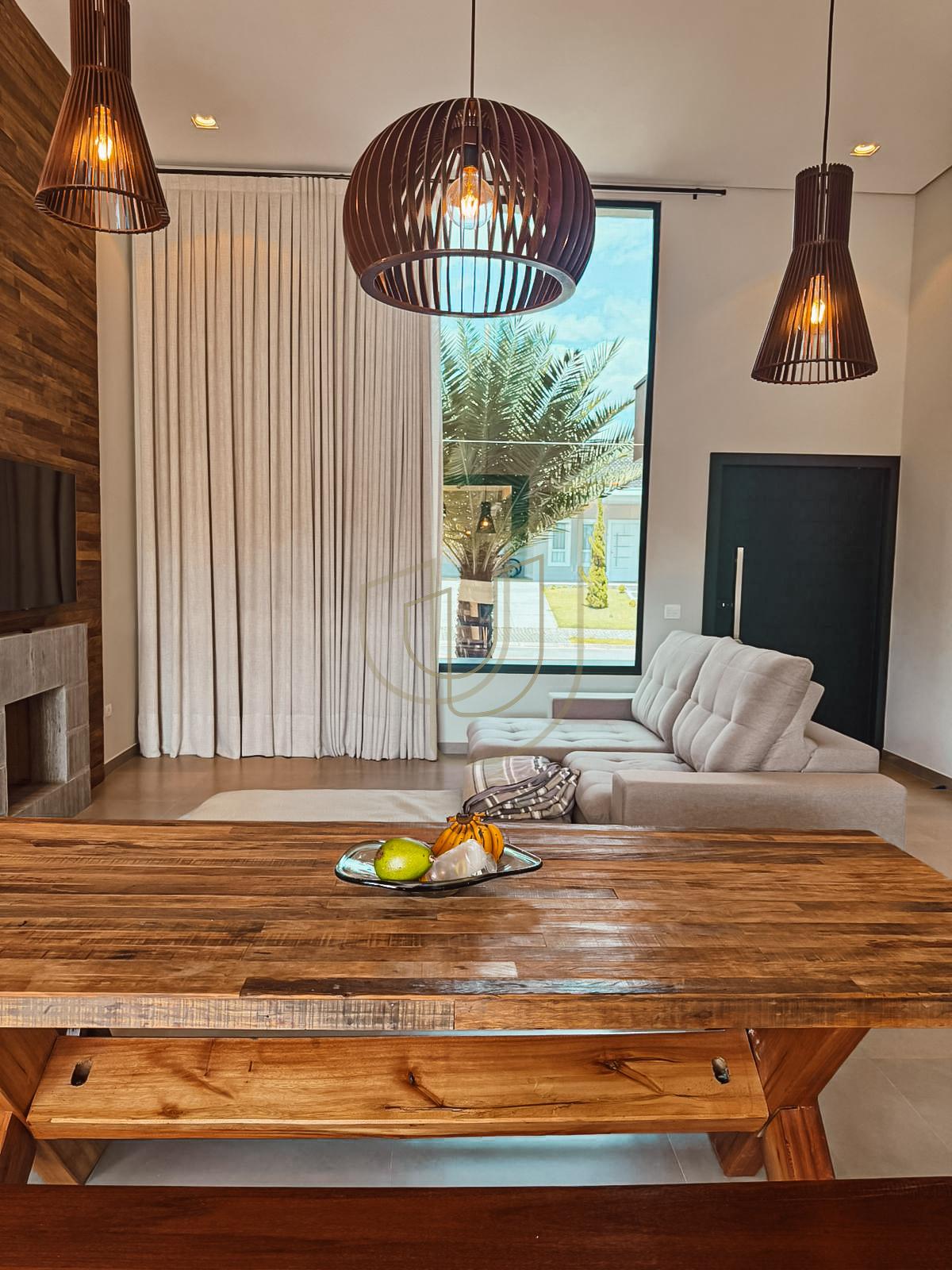 Casa T&eacute;rrea com 4 Su&iacute;tes no Condom&iacute;nio Mont Blanc Rua Doutor Gaspare Jesus de Martini São José dos Campos - 