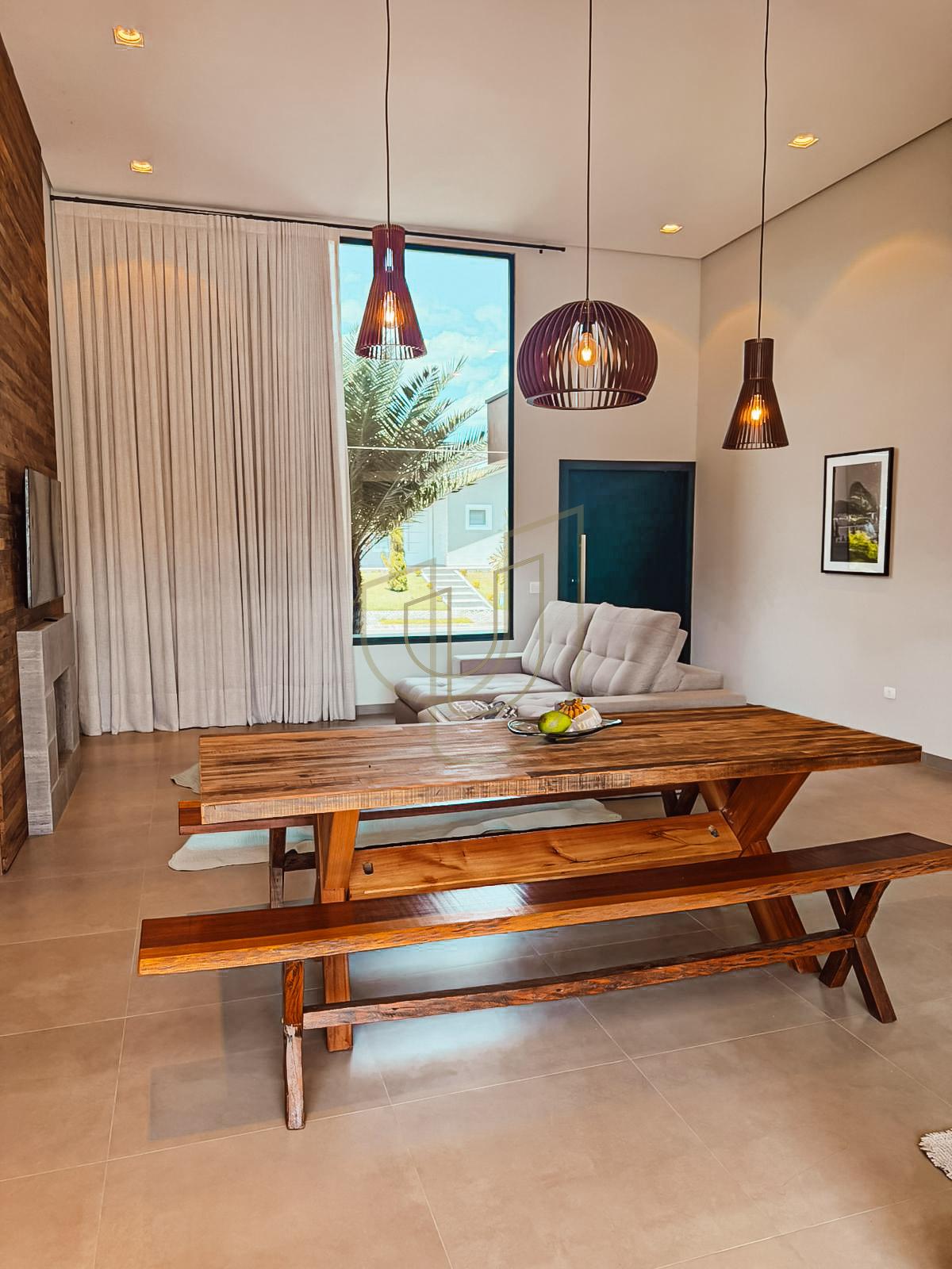 Casa T&eacute;rrea com 4 Su&iacute;tes no Condom&iacute;nio Mont Blanc Rua Doutor Gaspare Jesus de Martini São José dos Campos - 