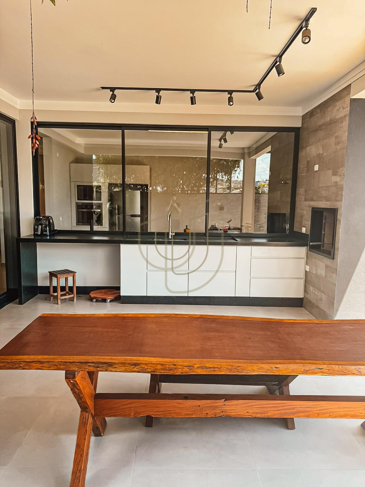 Casa T&eacute;rrea com 4 Su&iacute;tes no Condom&iacute;nio Mont Blanc Rua Doutor Gaspare Jesus de Martini São José dos Campos - 