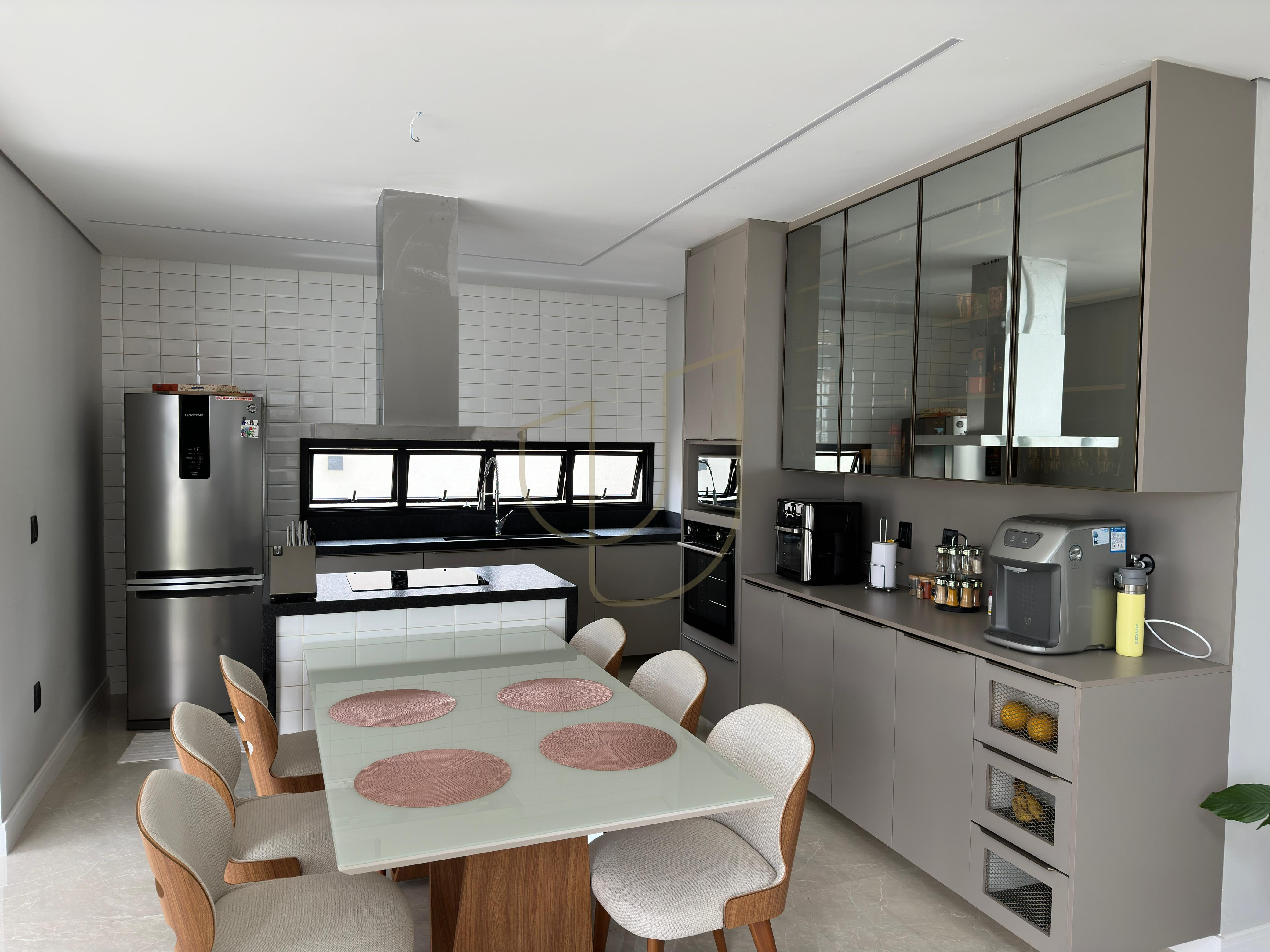 Casa com 3 Su&iacute;tes no Condom&iacute;nio Verana  São José dos Campos - 