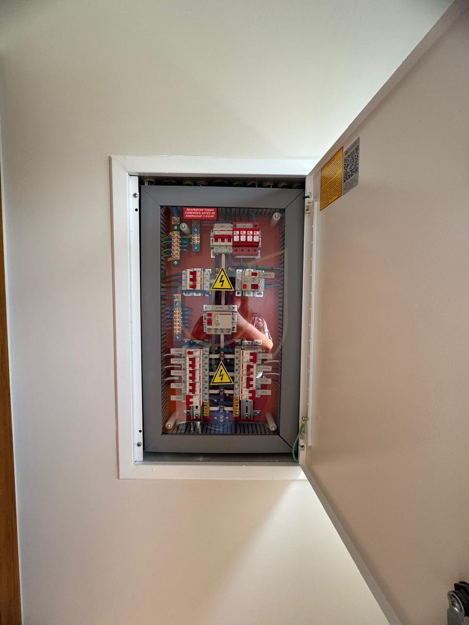 Casa com 3 Su&iacute;tes no Condom&iacute;nio Rud&aacute;  São José dos Campos - 