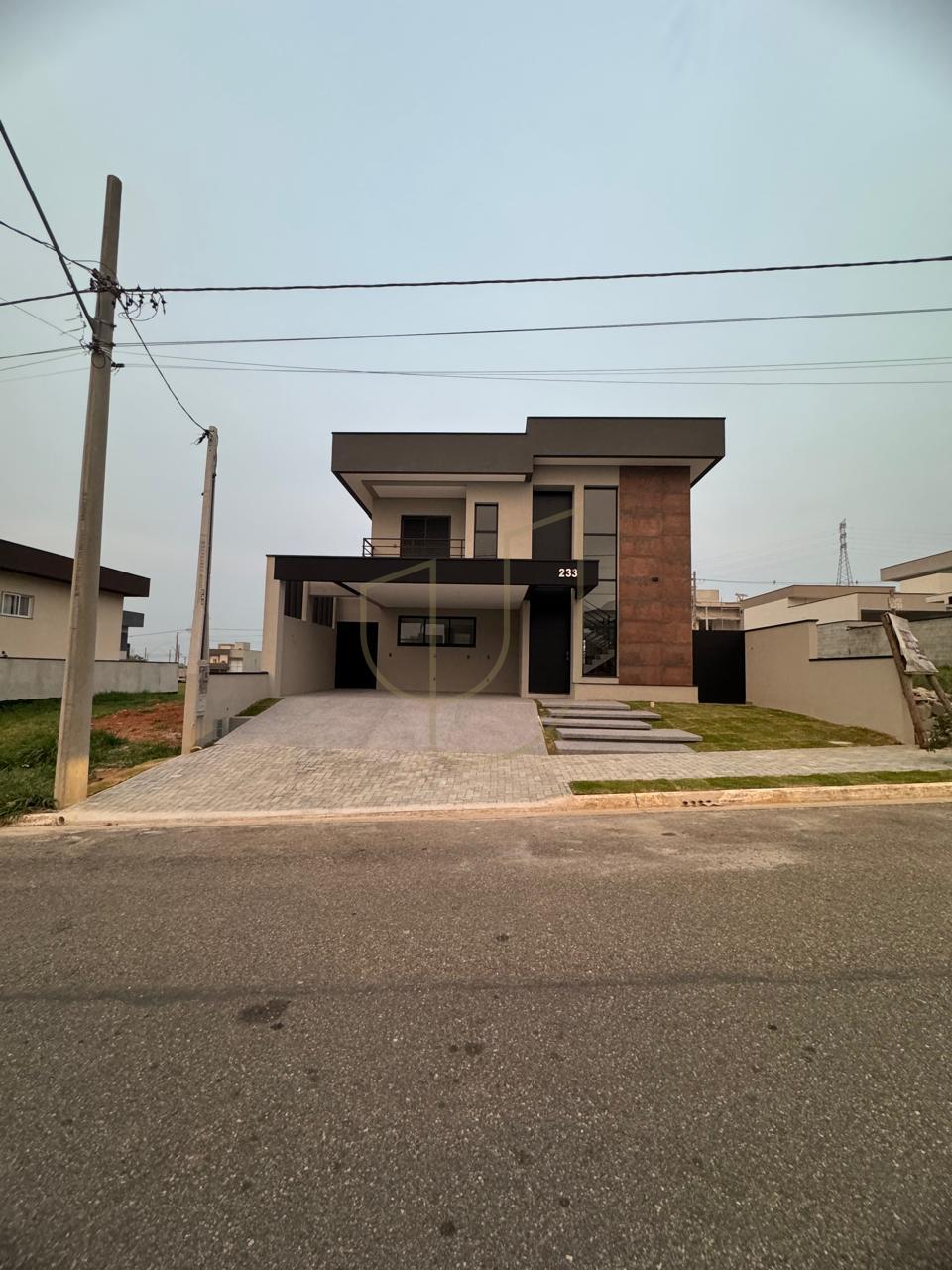 Casa com 3 Su&iacute;tes no Condom&iacute;nio Rud&aacute;  São José dos Campos - 