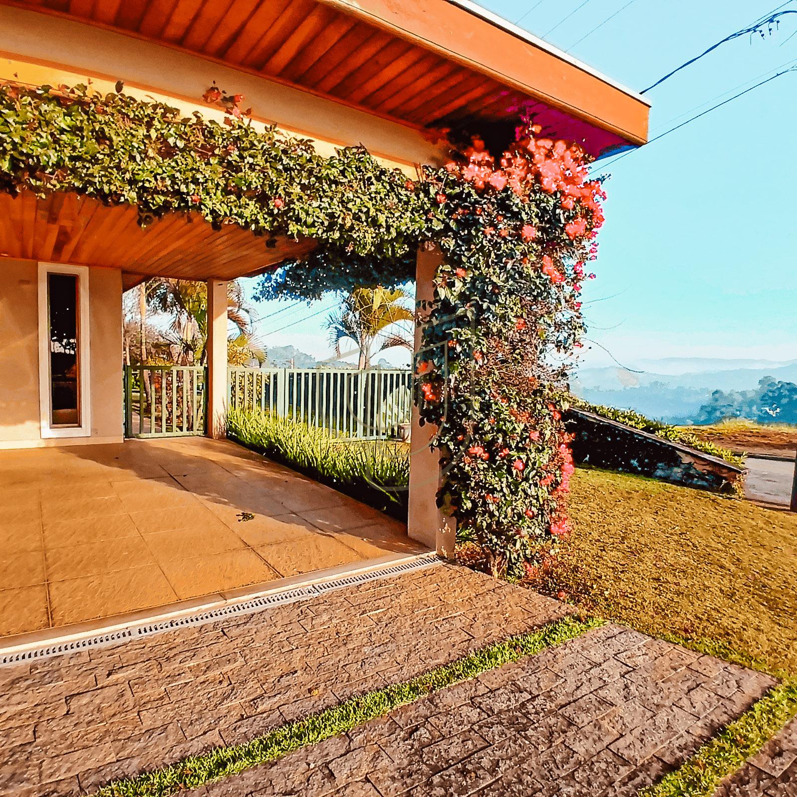 Casa com 3 Su&iacute;tes no Condom&iacute;nio Recanto Santa B&aacute;rbara Rod. dos Tamoios, km 22,5 - Tapanhão JAMBEIRO - 