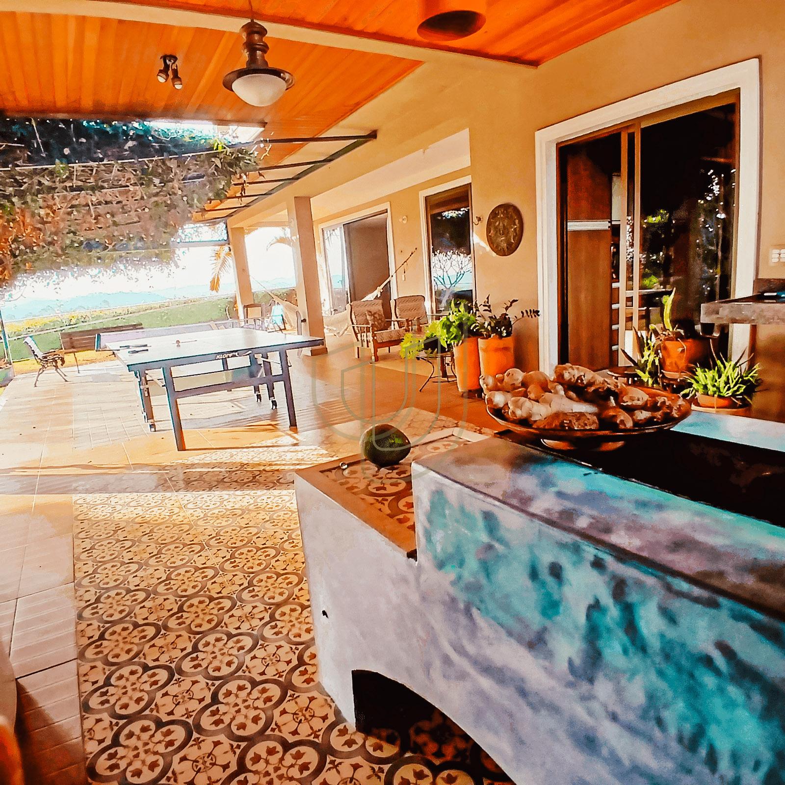 Casa com 3 Su&iacute;tes no Condom&iacute;nio Recanto Santa B&aacute;rbara Rod. dos Tamoios, km 22,5 - Tapanhão JAMBEIRO - 