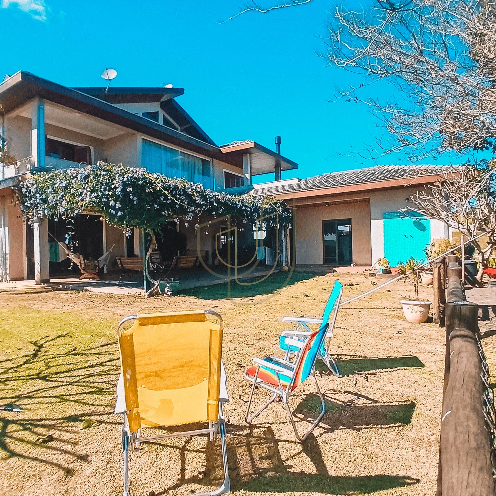 Casa com 3 Su&iacute;tes no Condom&iacute;nio Recanto Santa B&aacute;rbara Rod. dos Tamoios, km 22,5 - Tapanhão JAMBEIRO - 