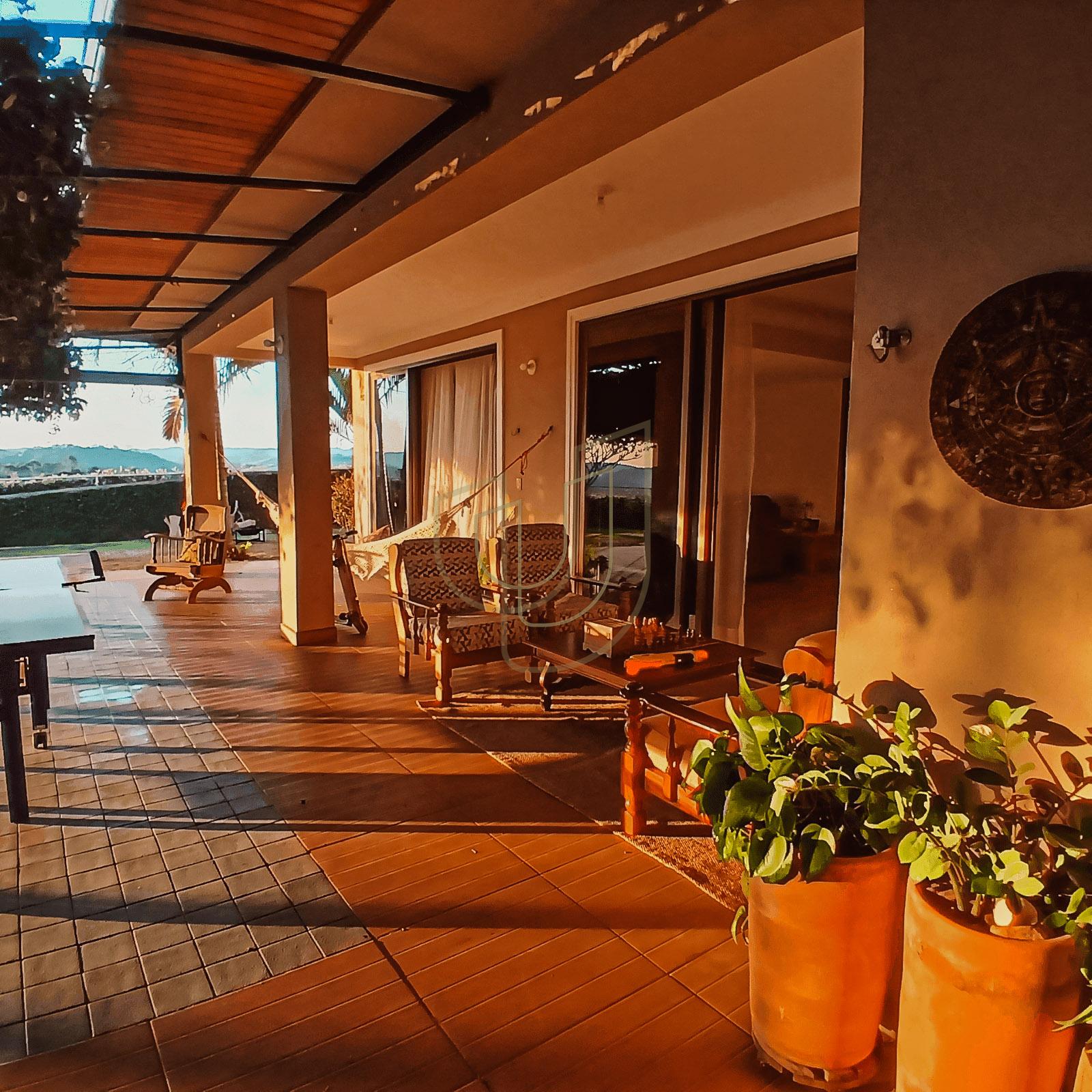 Casa com 3 Su&iacute;tes no Condom&iacute;nio Recanto Santa B&aacute;rbara Rod. dos Tamoios, km 22,5 - Tapanhão JAMBEIRO - 