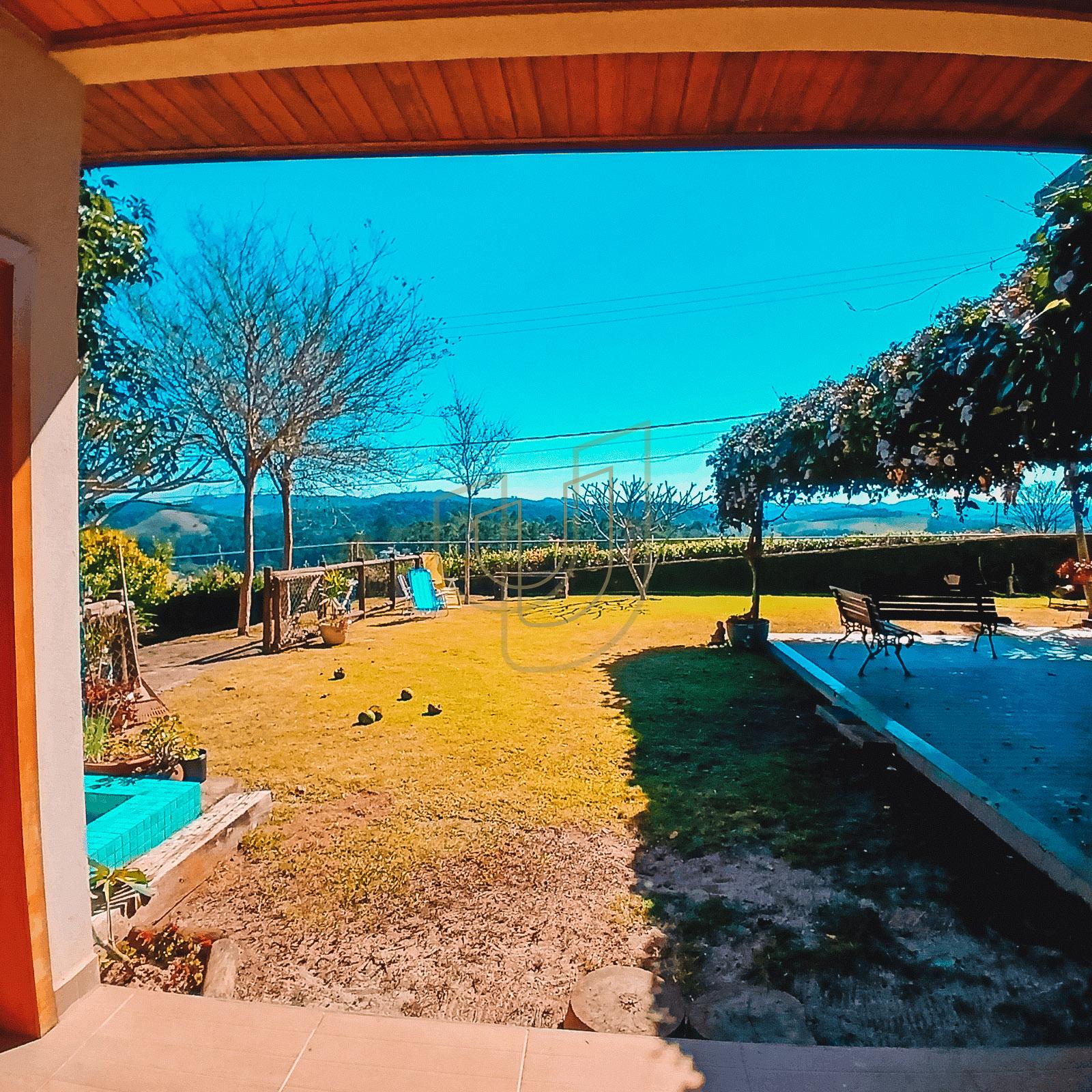 Casa com 3 Su&iacute;tes no Condom&iacute;nio Recanto Santa B&aacute;rbara Rod. dos Tamoios, km 22,5 - Tapanhão JAMBEIRO - 