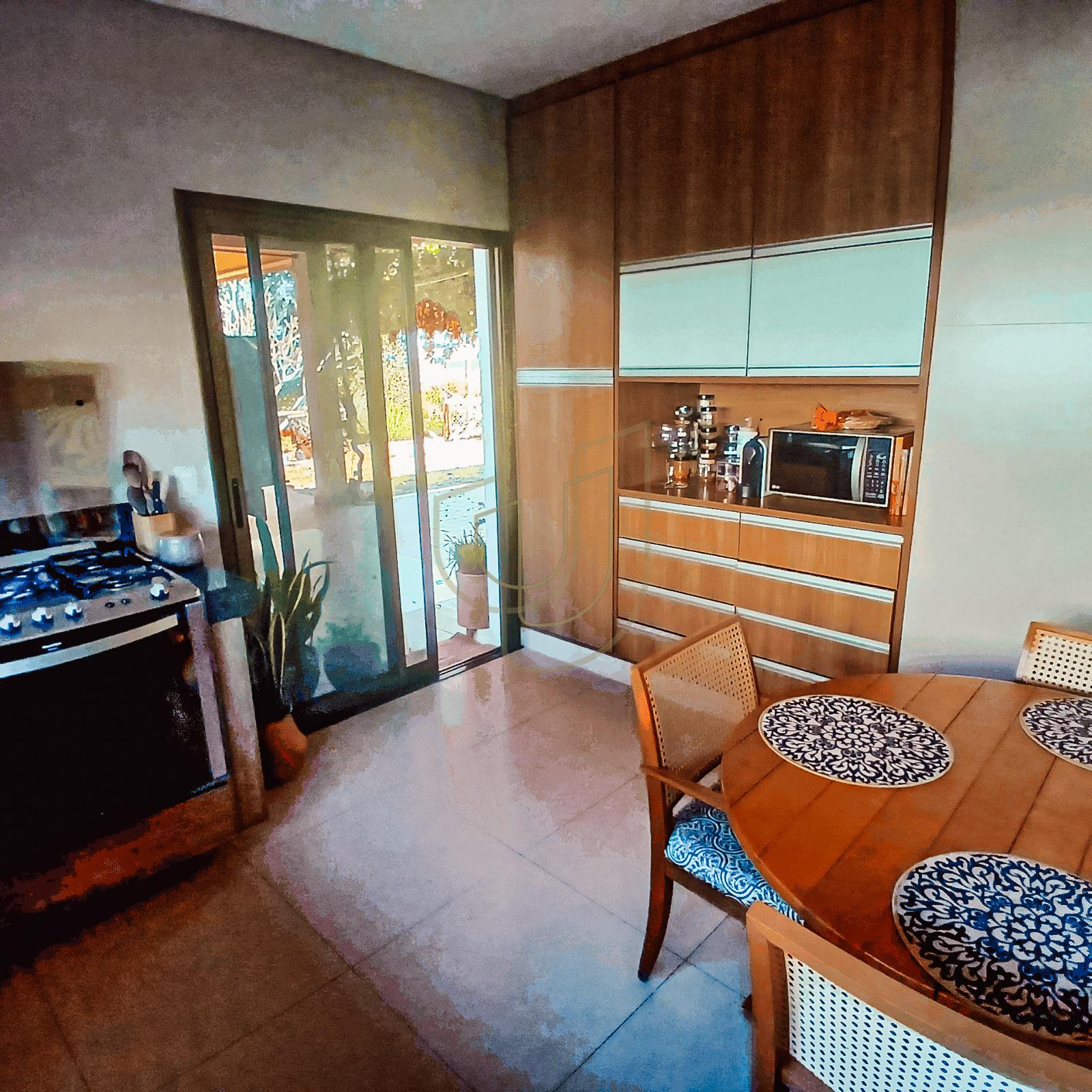 Casa com 3 Su&iacute;tes no Condom&iacute;nio Recanto Santa B&aacute;rbara Rod. dos Tamoios, km 22,5 - Tapanhão JAMBEIRO - 