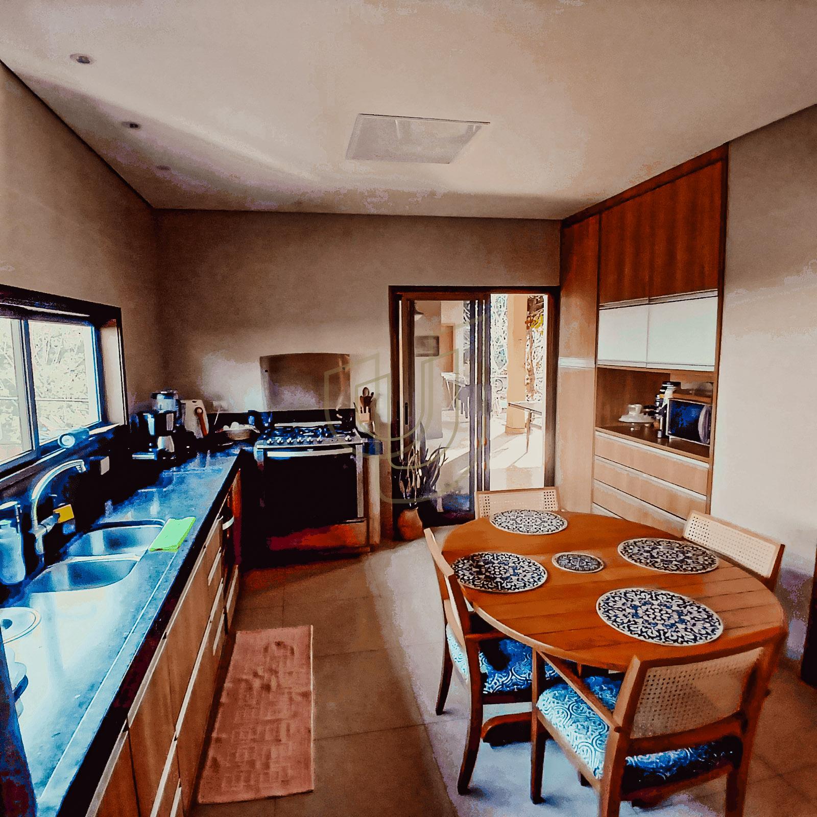 Casa com 3 Su&iacute;tes no Condom&iacute;nio Recanto Santa B&aacute;rbara Rod. dos Tamoios, km 22,5 - Tapanhão JAMBEIRO - 