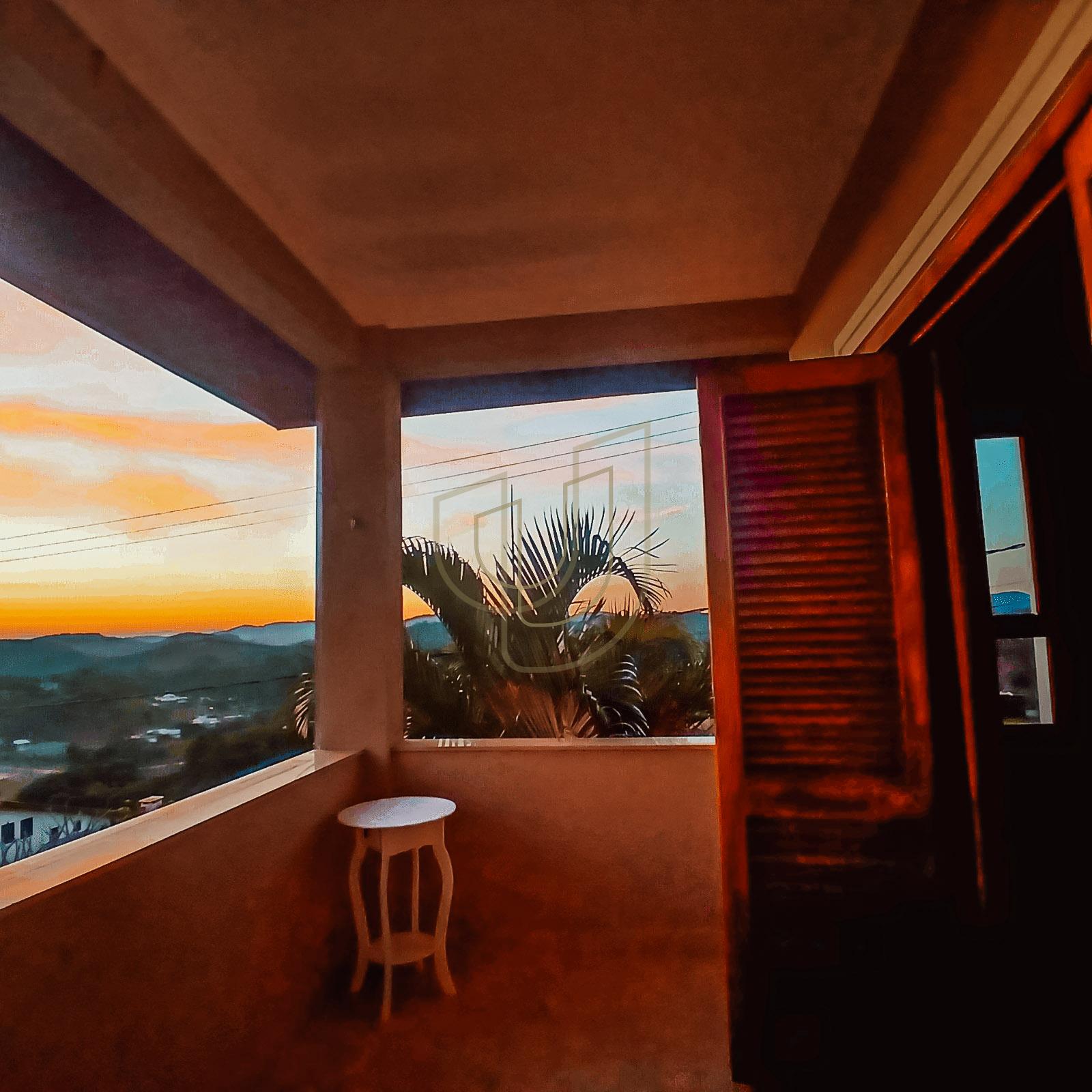 Casa com 3 Su&iacute;tes no Condom&iacute;nio Recanto Santa B&aacute;rbara Rod. dos Tamoios, km 22,5 - Tapanhão JAMBEIRO - 