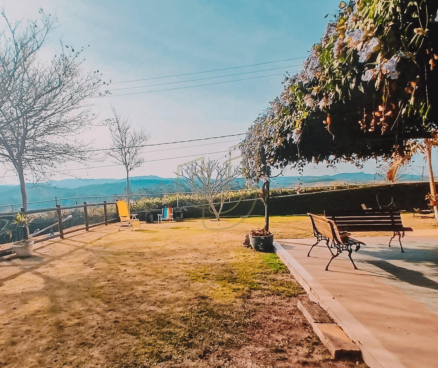 Casa com 3 Su&iacute;tes no Condom&iacute;nio Recanto Santa B&aacute;rbara Rod. dos Tamoios, km 22,5 - Tapanhão JAMBEIRO - 