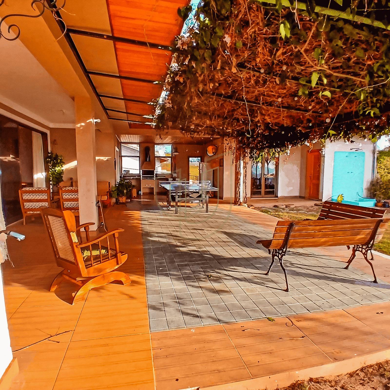 Casa com 3 Su&iacute;tes no Condom&iacute;nio Recanto Santa B&aacute;rbara Rod. dos Tamoios, km 22,5 - Tapanhão JAMBEIRO - 