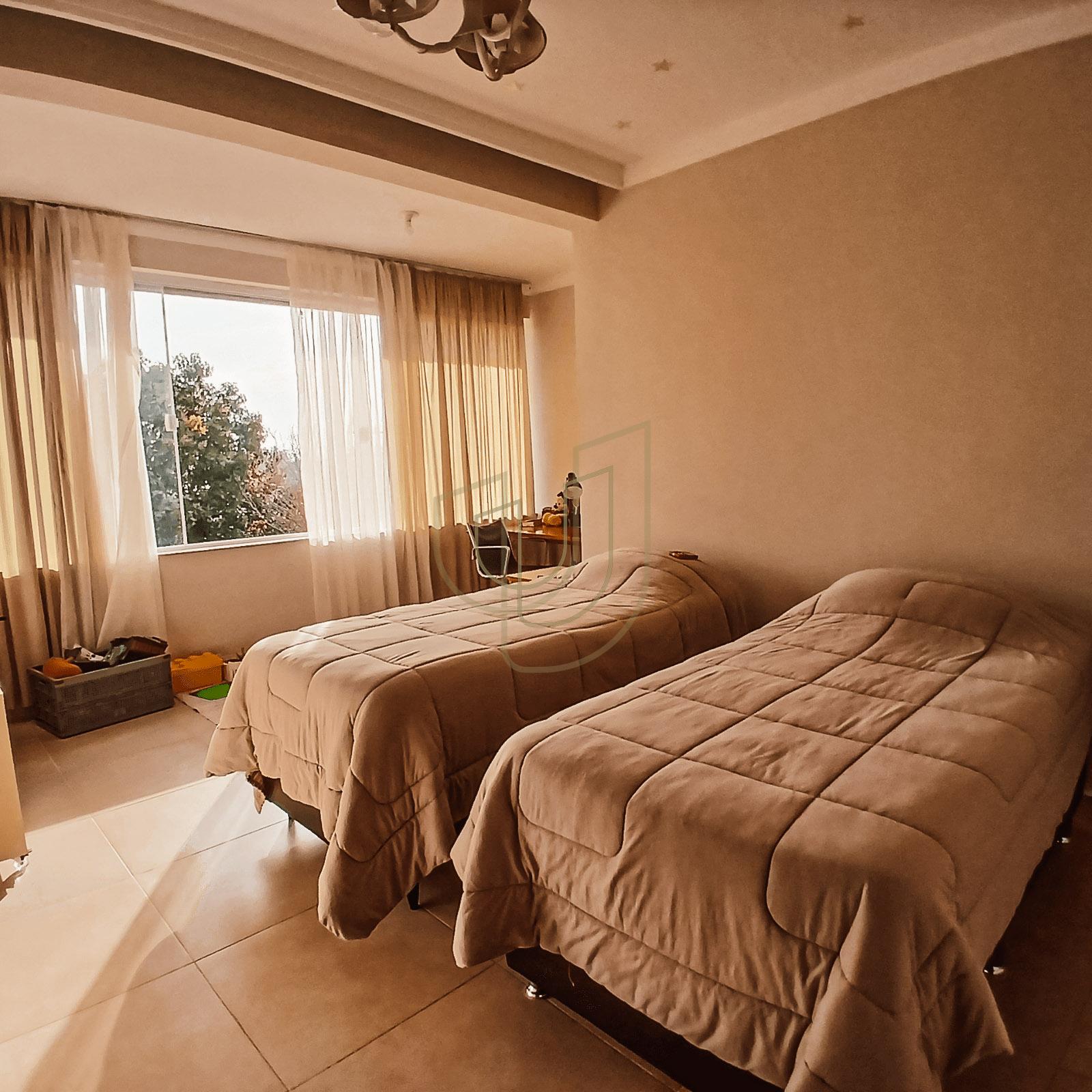 Casa com 3 Su&iacute;tes no Condom&iacute;nio Recanto Santa B&aacute;rbara Rod. dos Tamoios, km 22,5 - Tapanhão JAMBEIRO - 