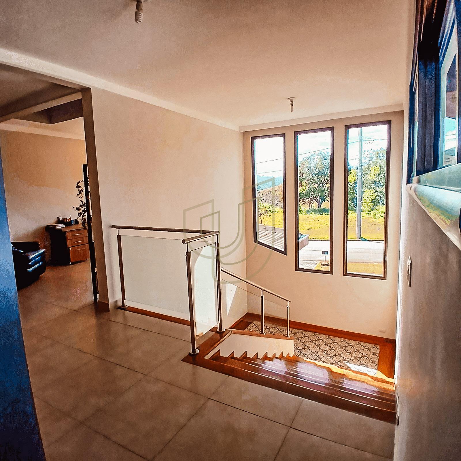 Casa com 3 Su&iacute;tes no Condom&iacute;nio Recanto Santa B&aacute;rbara Rod. dos Tamoios, km 22,5 - Tapanhão JAMBEIRO - 