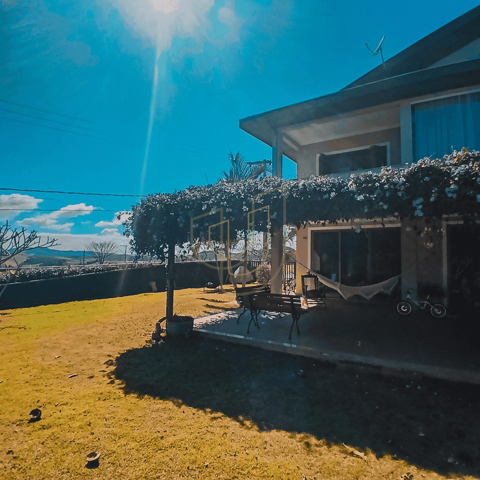 Casa com 3 Su&iacute;tes no Condom&iacute;nio Recanto Santa B&aacute;rbara Rod. dos Tamoios, km 22,5 - Tapanhão JAMBEIRO - 