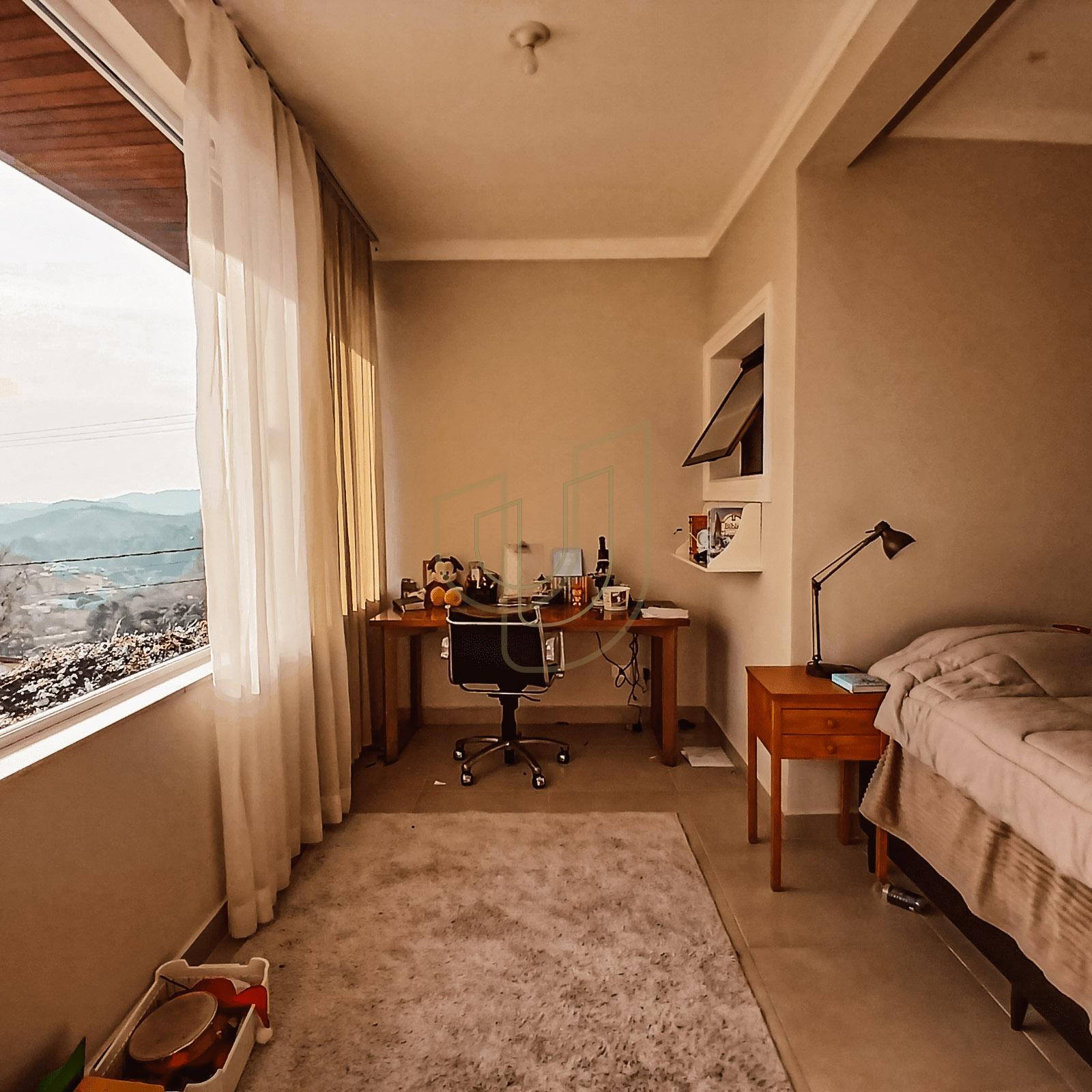 Casa com 3 Su&iacute;tes no Condom&iacute;nio Recanto Santa B&aacute;rbara Rod. dos Tamoios, km 22,5 - Tapanhão JAMBEIRO - 