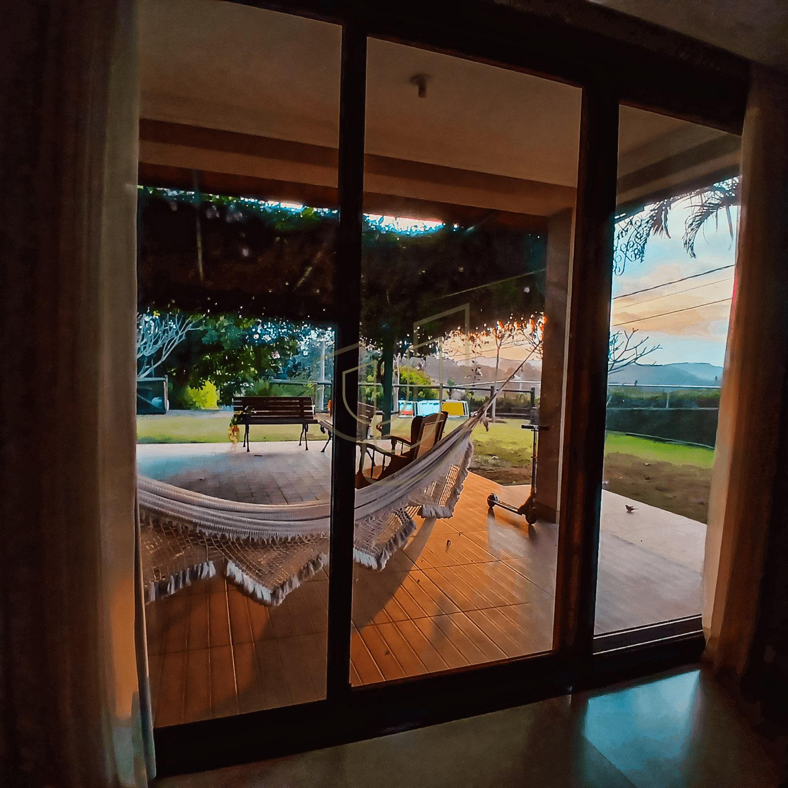 Casa com 3 Su&iacute;tes no Condom&iacute;nio Recanto Santa B&aacute;rbara Rod. dos Tamoios, km 22,5 - Tapanhão JAMBEIRO - 