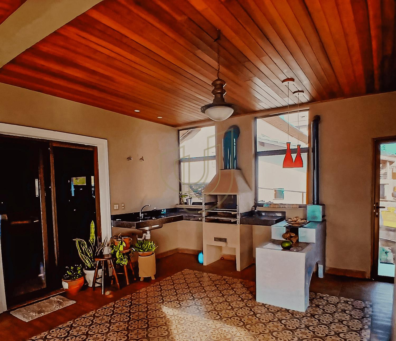 Casa com 3 Su&iacute;tes no Condom&iacute;nio Recanto Santa B&aacute;rbara Rod. dos Tamoios, km 22,5 - Tapanhão JAMBEIRO - 