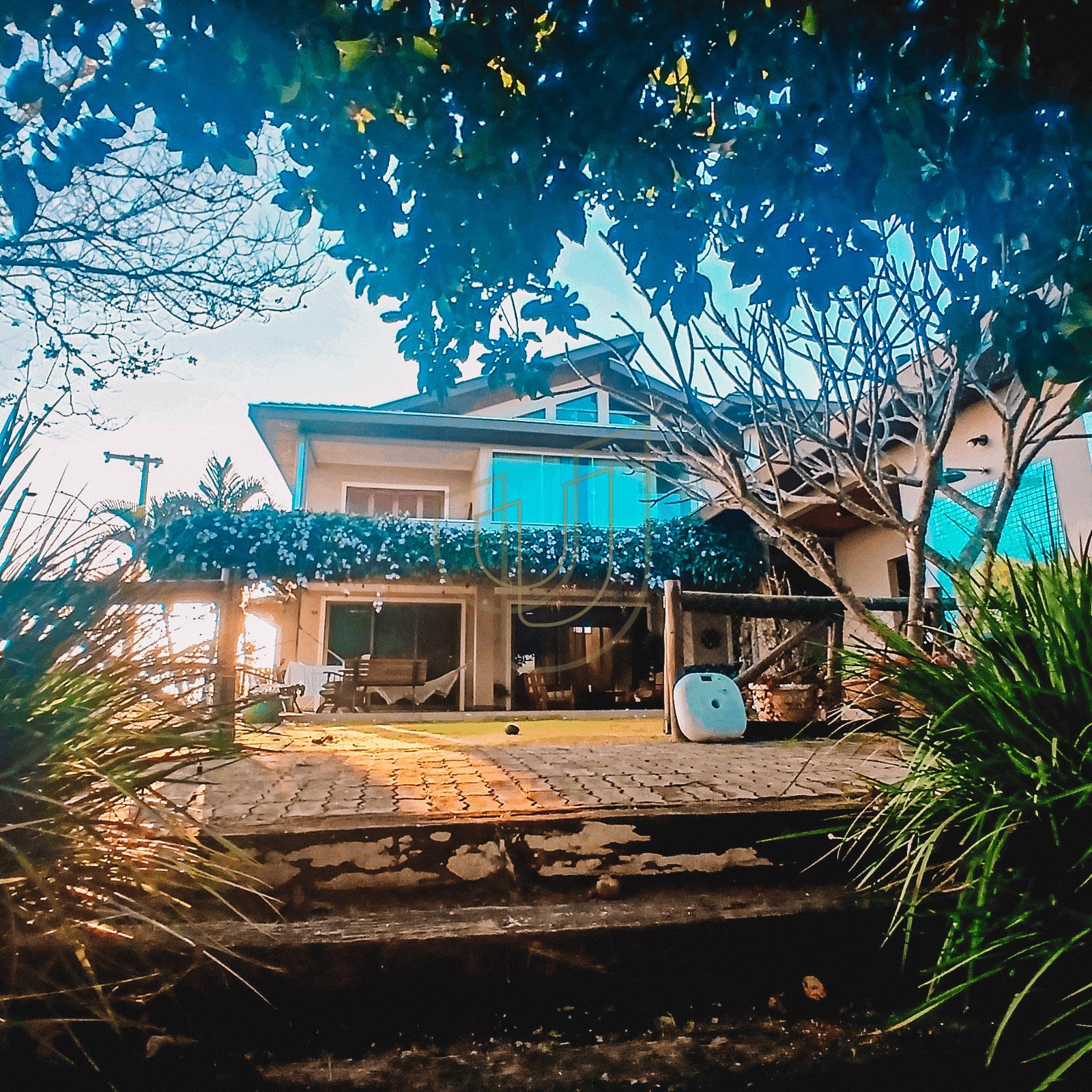 Casa com 3 Su&iacute;tes no Condom&iacute;nio Recanto Santa B&aacute;rbara Rod. dos Tamoios, km 22,5 - Tapanhão JAMBEIRO - 