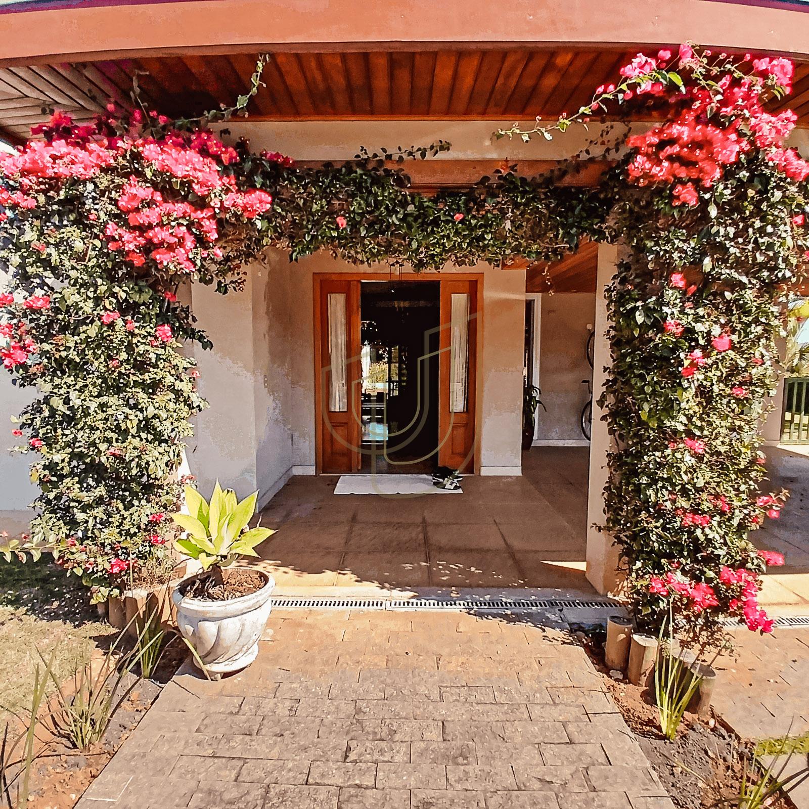 Casa com 3 Su&iacute;tes no Condom&iacute;nio Recanto Santa B&aacute;rbara Rod. dos Tamoios, km 22,5 - Tapanhão JAMBEIRO - 