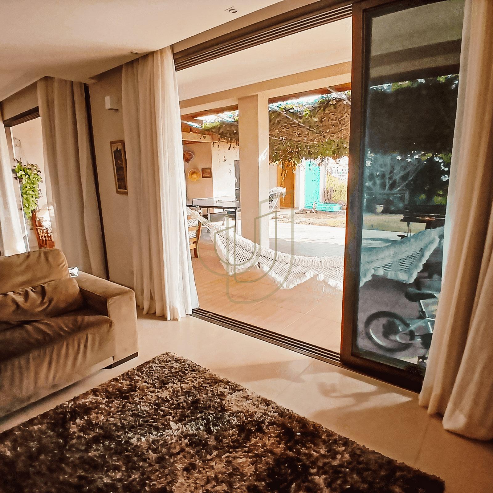 Casa com 3 Su&iacute;tes no Condom&iacute;nio Recanto Santa B&aacute;rbara Rod. dos Tamoios, km 22,5 - Tapanhão JAMBEIRO - 