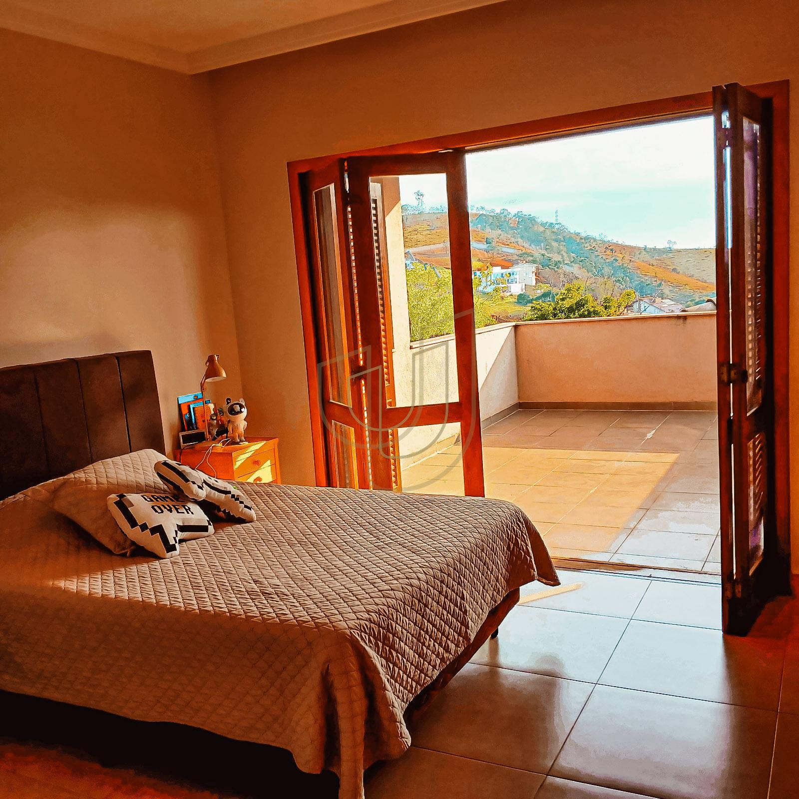 Casa com 3 Su&iacute;tes no Condom&iacute;nio Recanto Santa B&aacute;rbara Rod. dos Tamoios, km 22,5 - Tapanhão JAMBEIRO - 