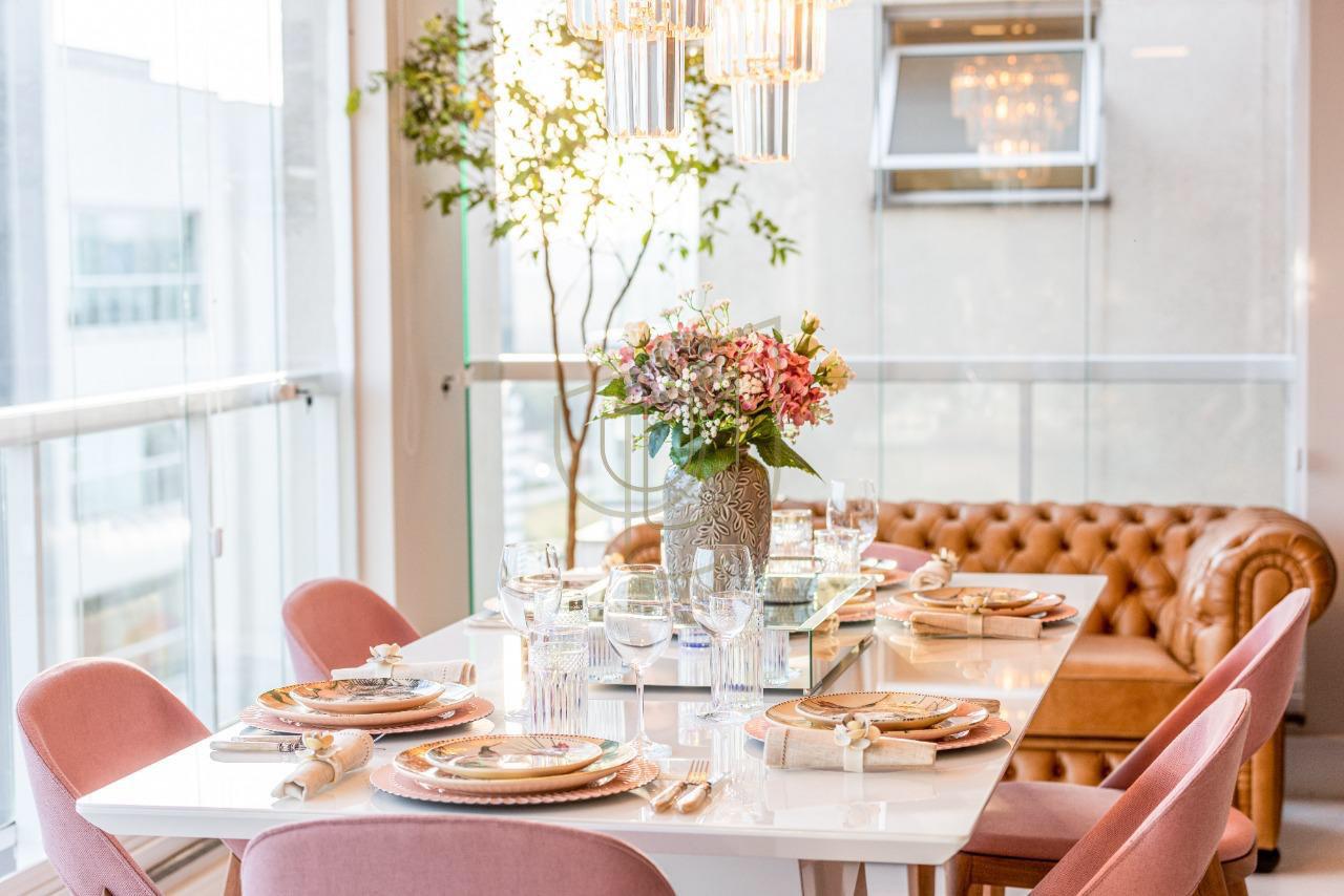 Apartamento com 3 Su&iacute;tes no Edif&iacute;cio Celebrity Rua Bárbara Knippelberg Loureiro São José dos Campos - 