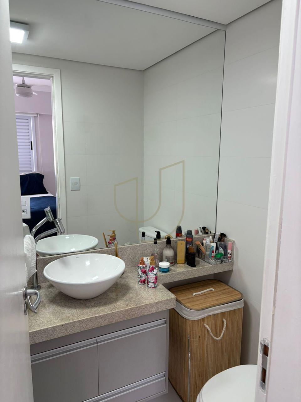Apartamento com 3 Dormit&oacute;rios no Edif&iacute;cio Adri&aacute;tico Rua Icatu São José dos Campos - 