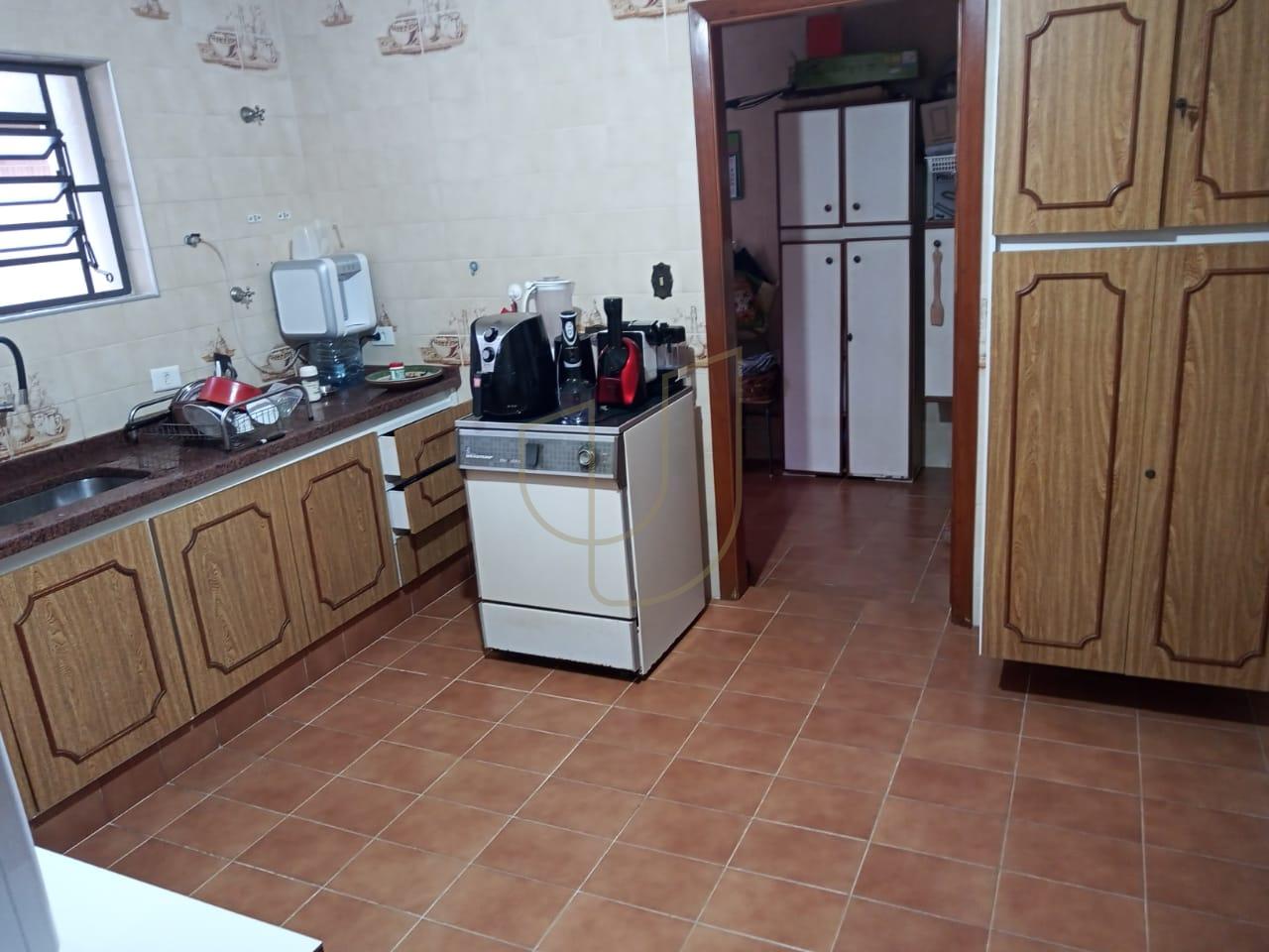 Casa com 4 Su&iacute;tes no Jardim Apolo Rua Itanhaém São José dos Campos - 